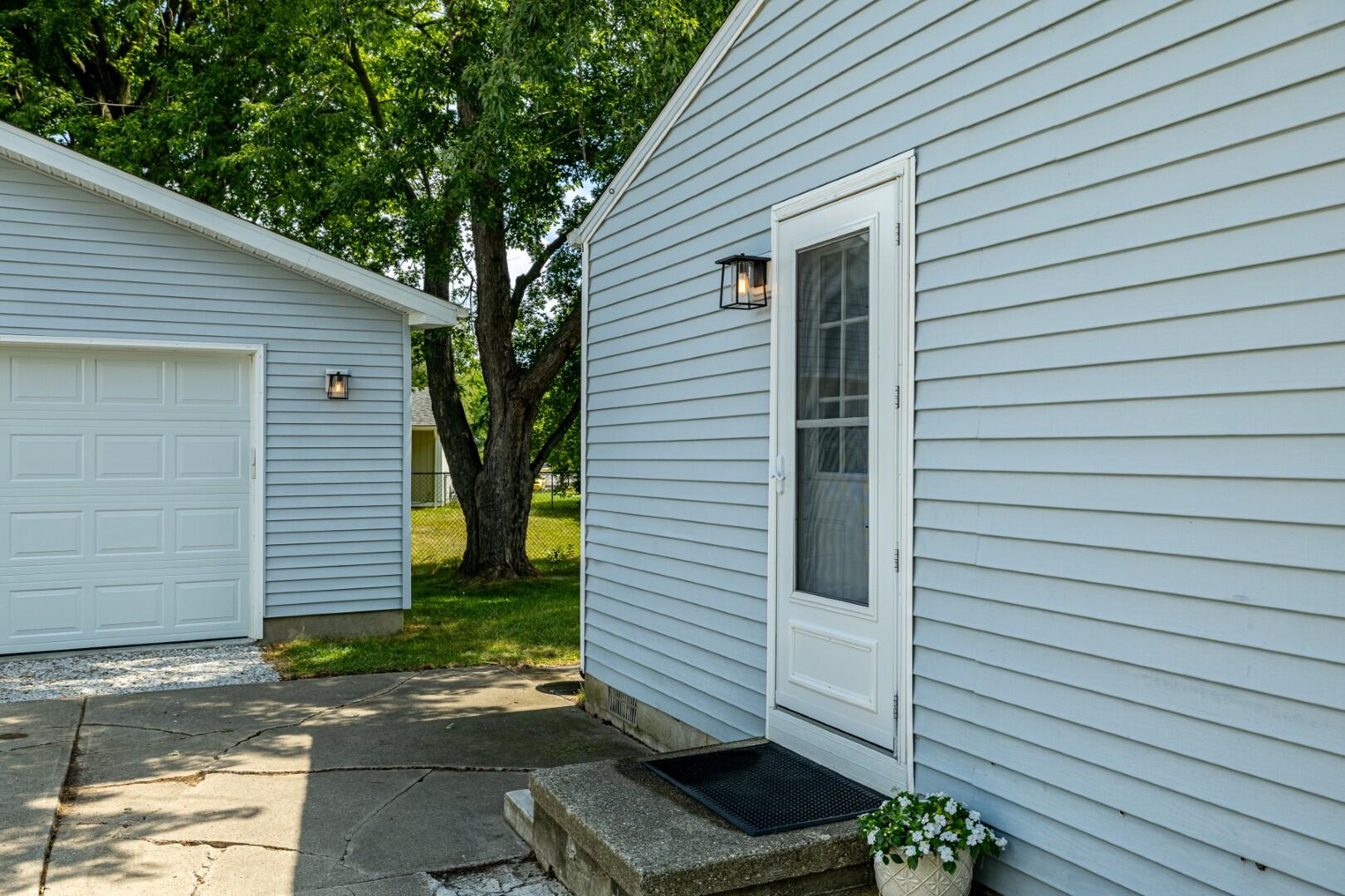 12 W Eden Court Property Photo 26