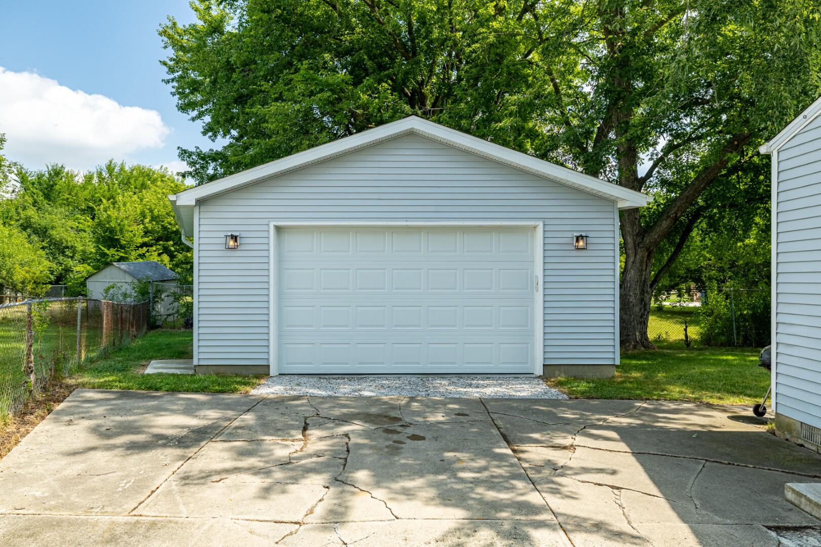 12 W Eden Court Property Photo 28