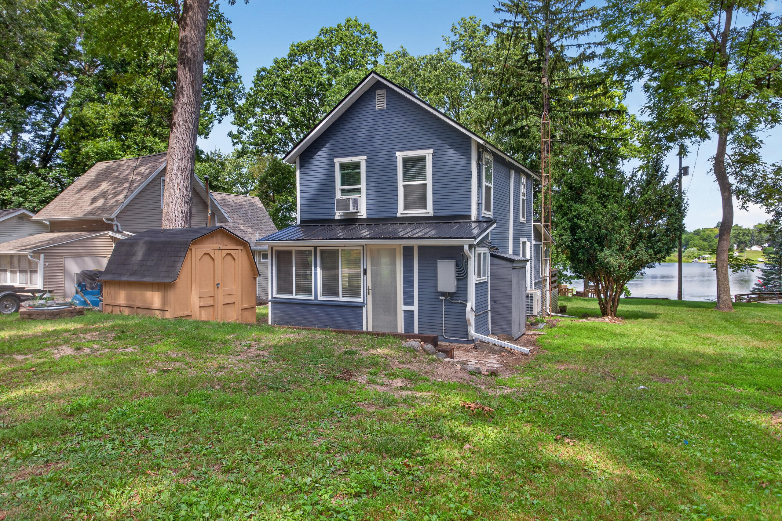 2210 Lakeview Drive Property Photo 1