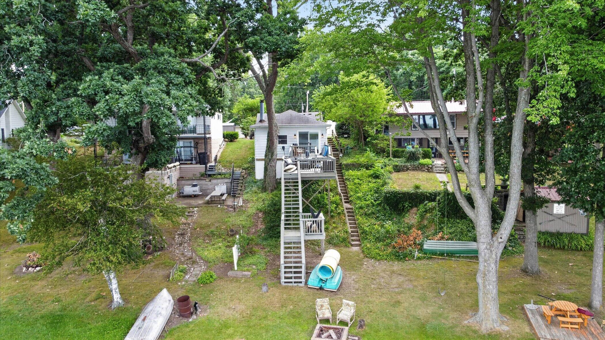 52784 Twin Lakeview Drive Property Photo 2