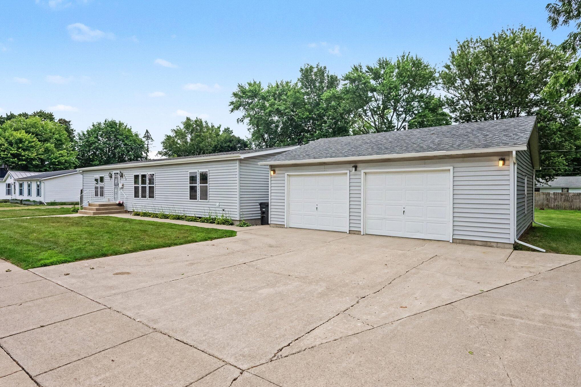 511 N Erie Street Property Photo 3