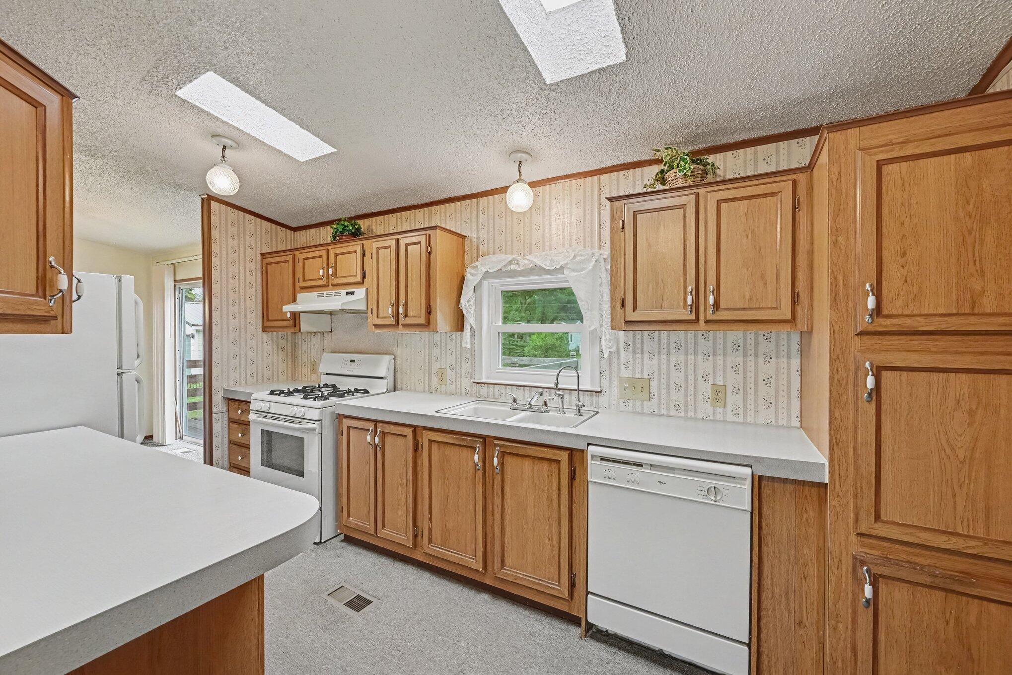 511 N Erie Street Property Photo 6