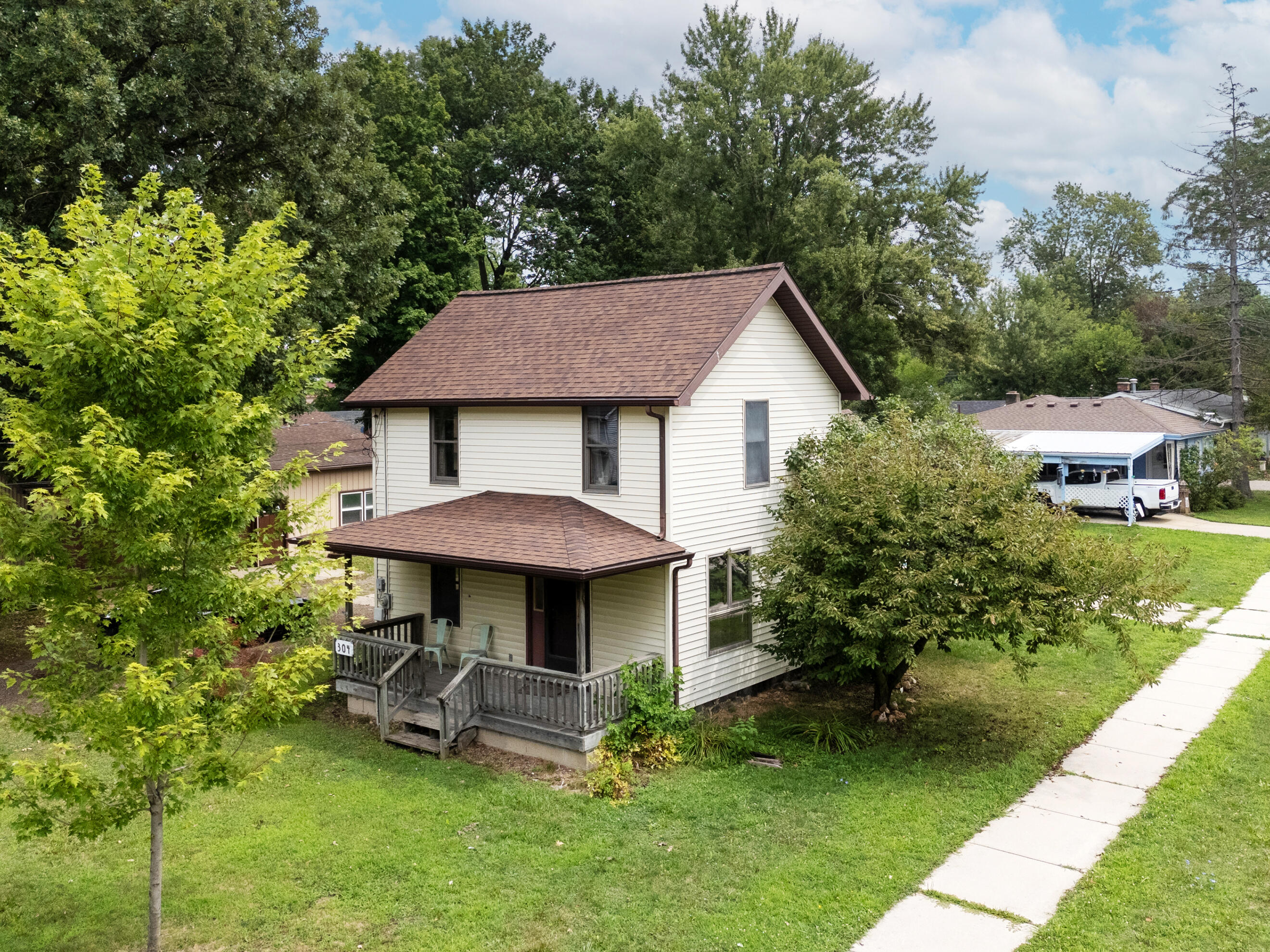 304 N Hartel Road Property Photo 1