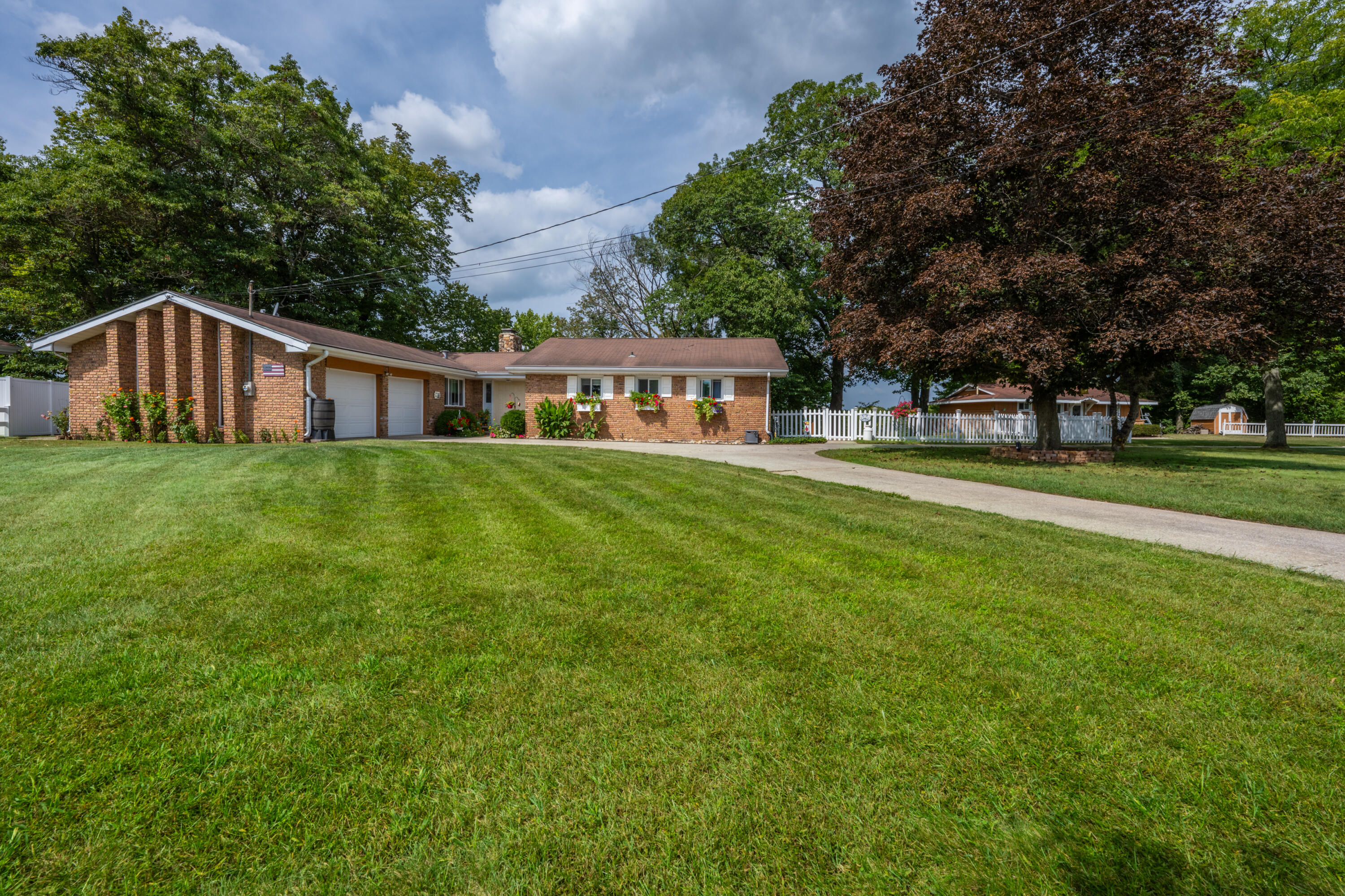 10476 Range Line Road Property Photo 1