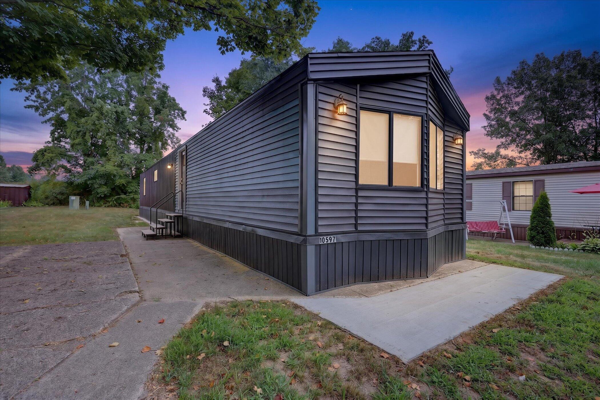 10597 Peachtree Street Property Photo 1