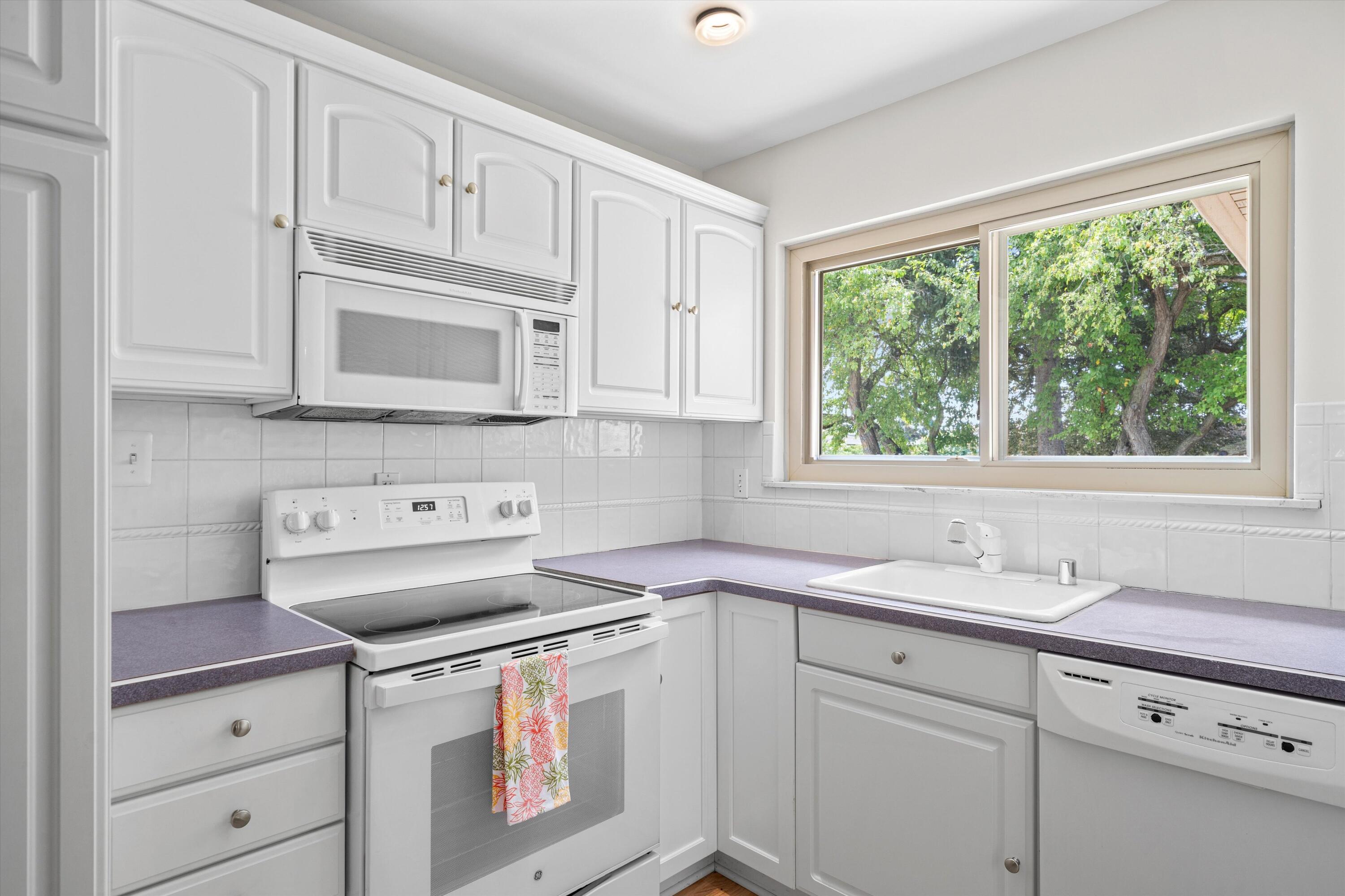 30906 Roycroft Street Property Photo 3
