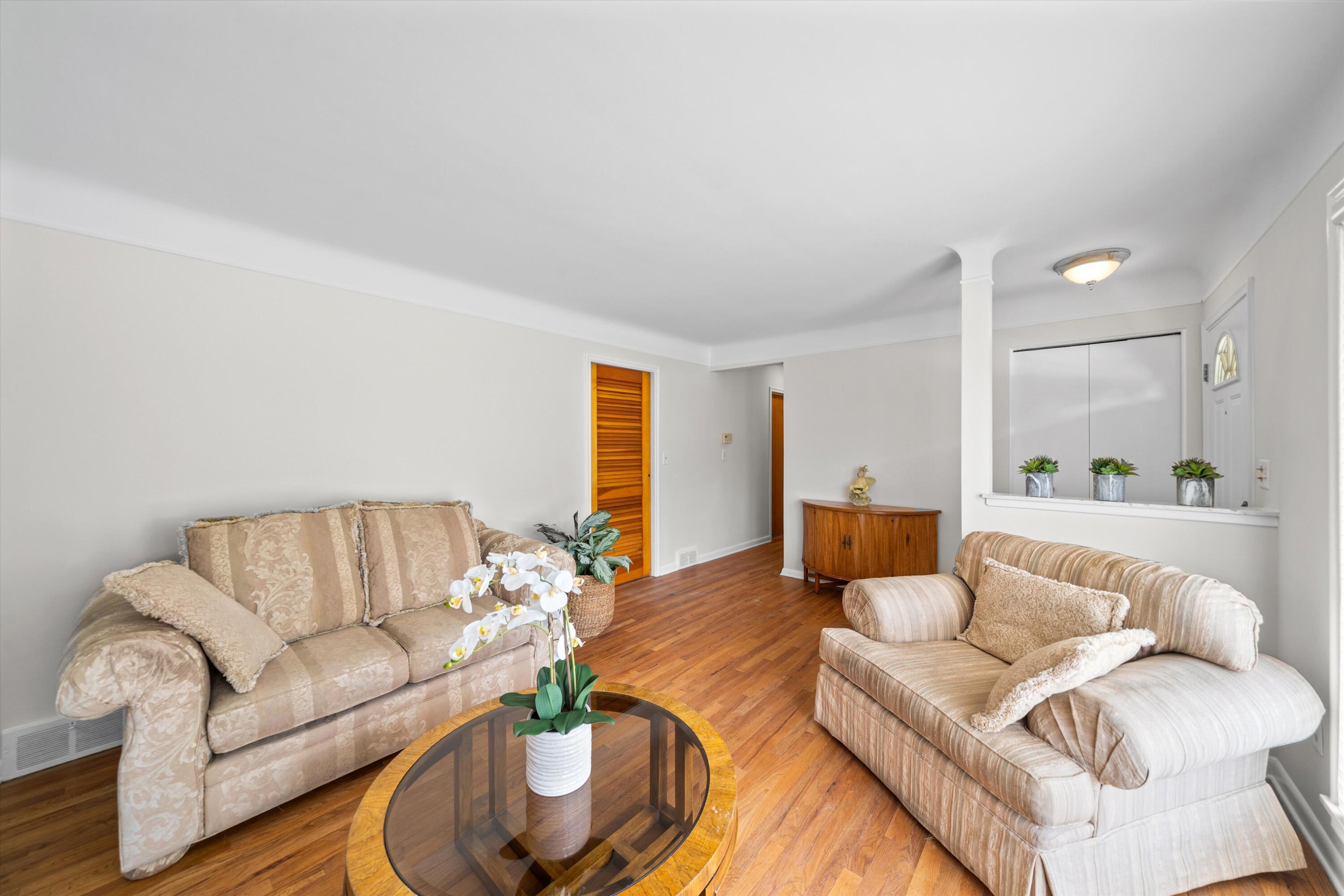 30906 Roycroft Street Property Photo 5