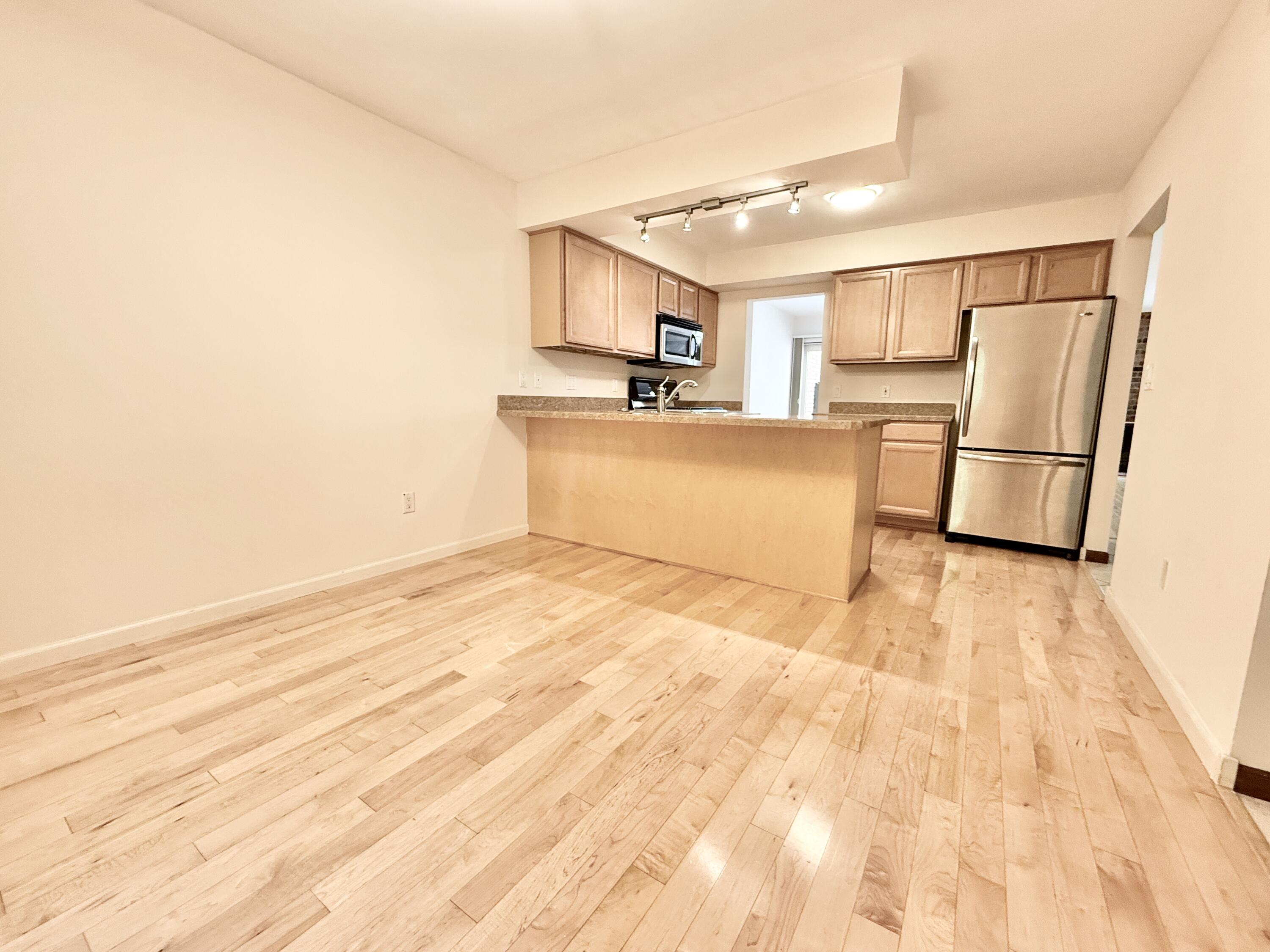 1046 Greenhills Drive Property Photo 7