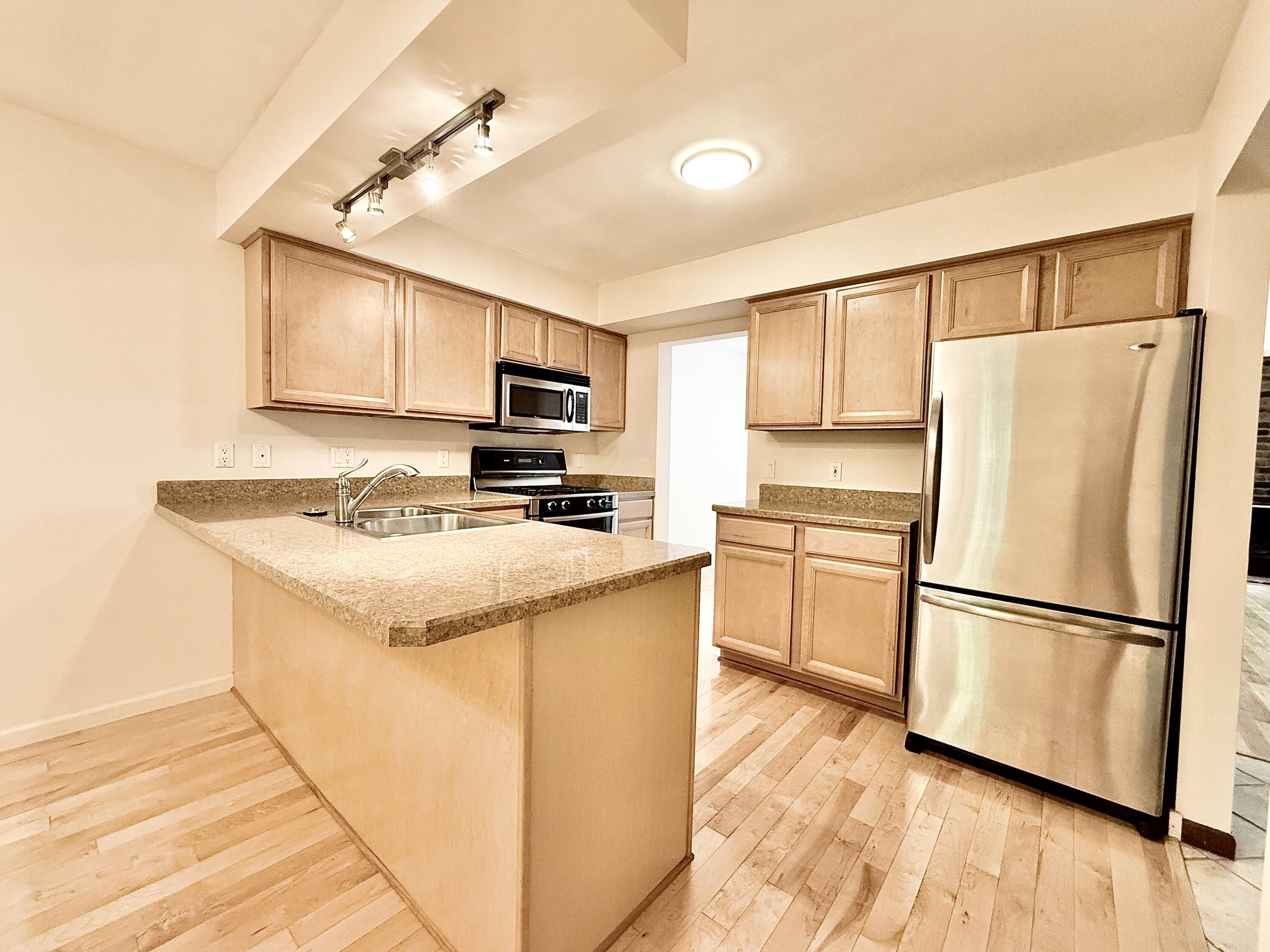 1046 Greenhills Drive Property Photo 8
