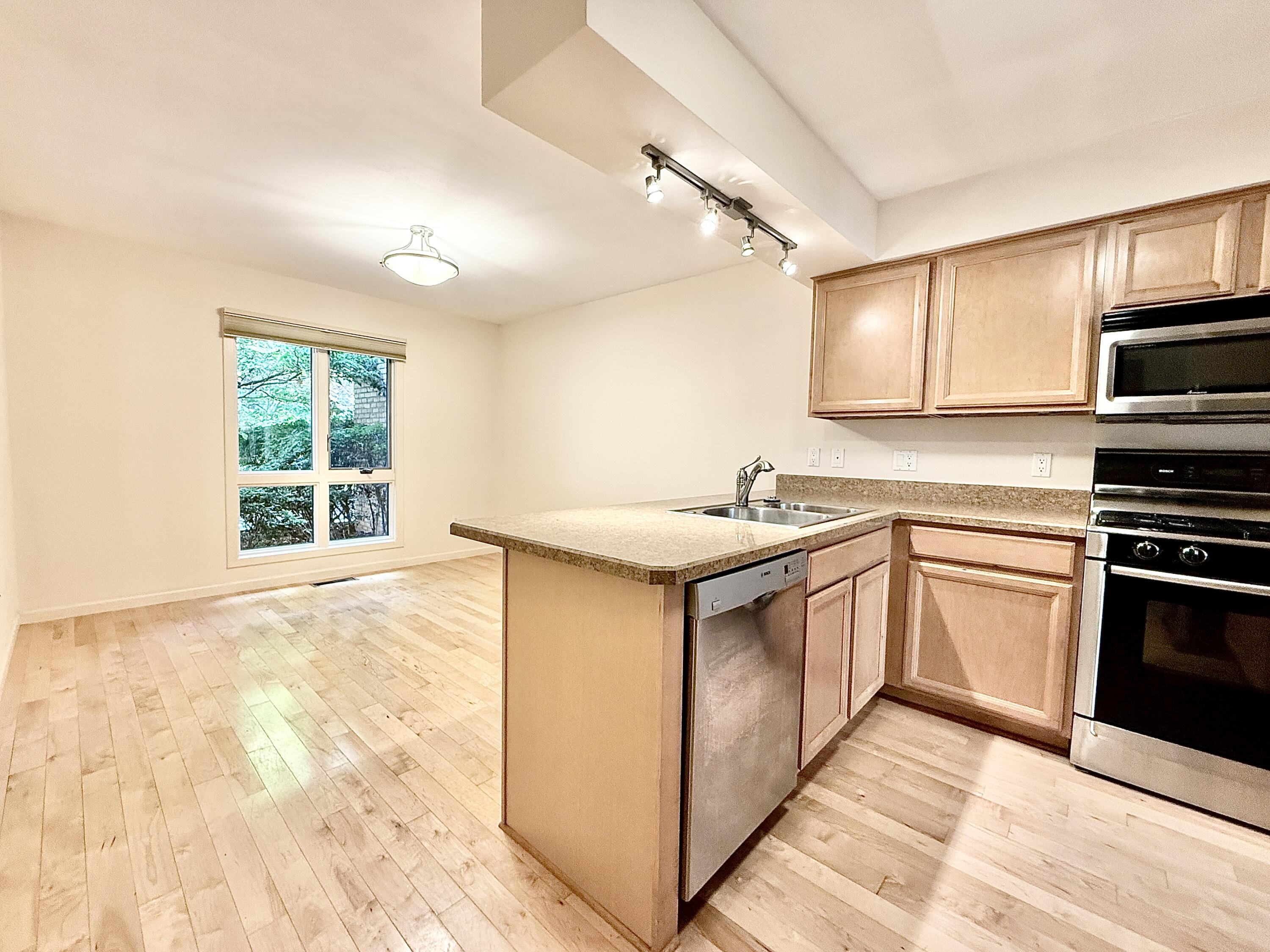 1046 Greenhills Drive Property Photo 9