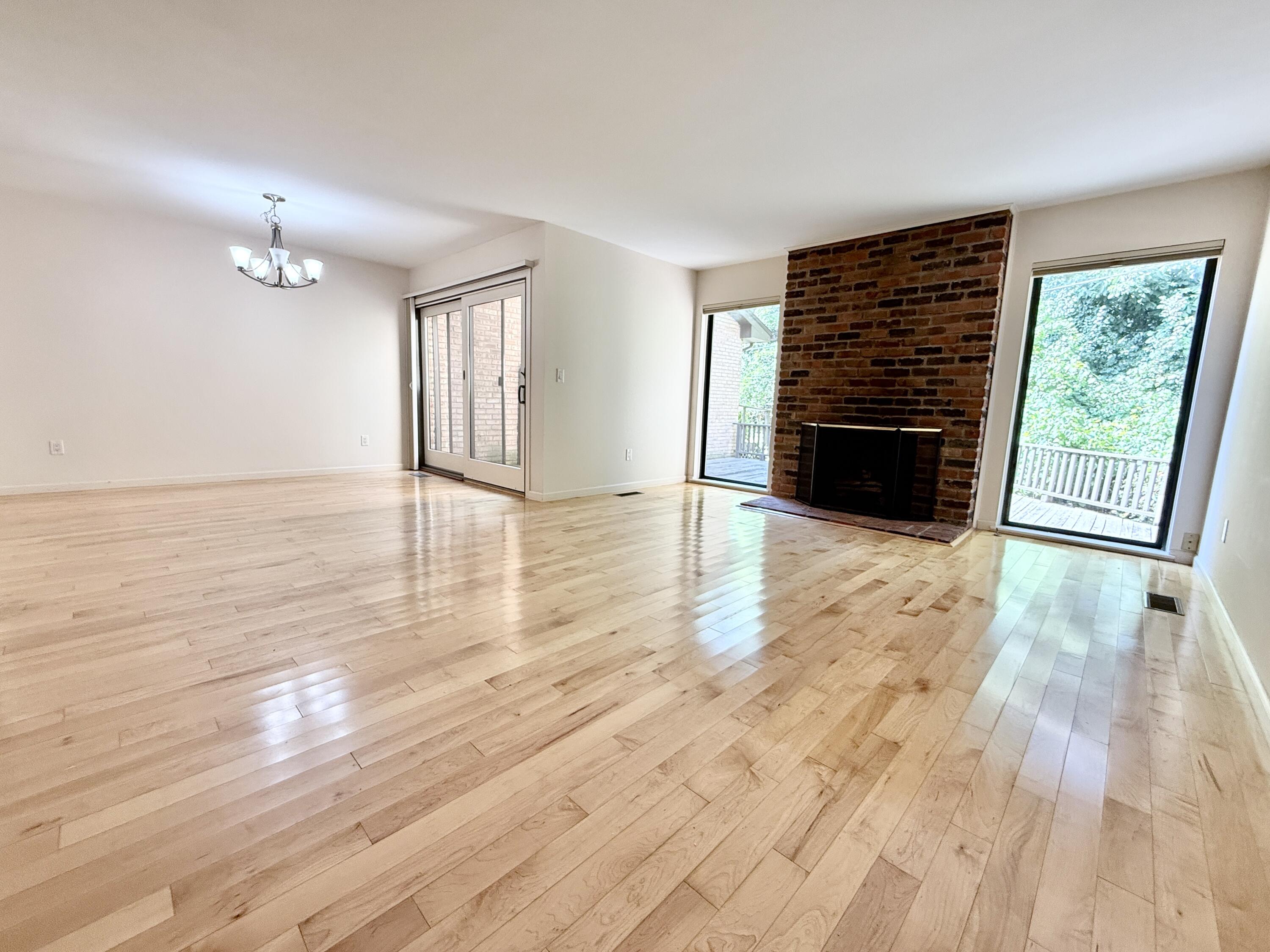 1046 Greenhills Drive Property Photo 14