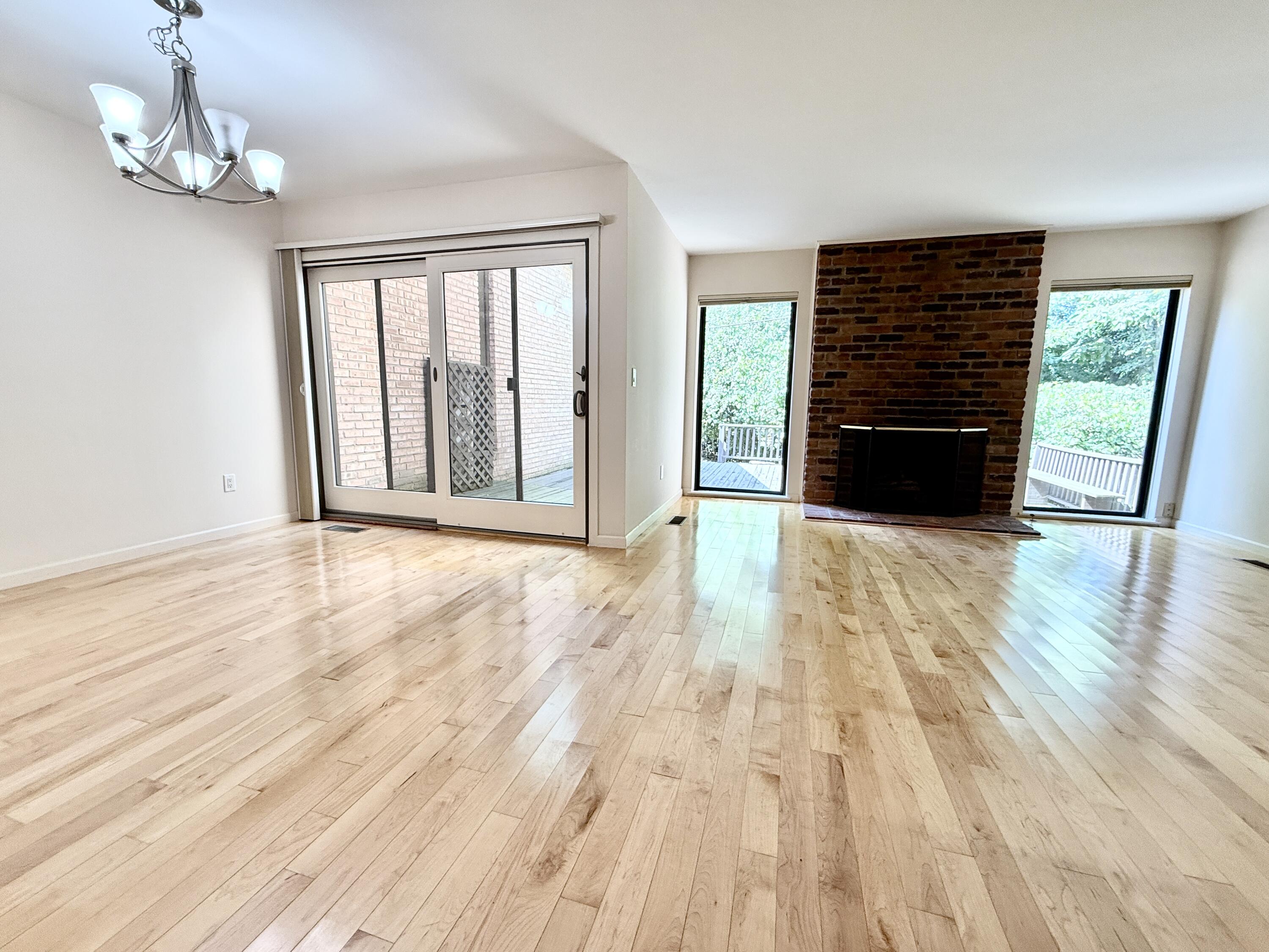 1046 Greenhills Drive Property Photo 15