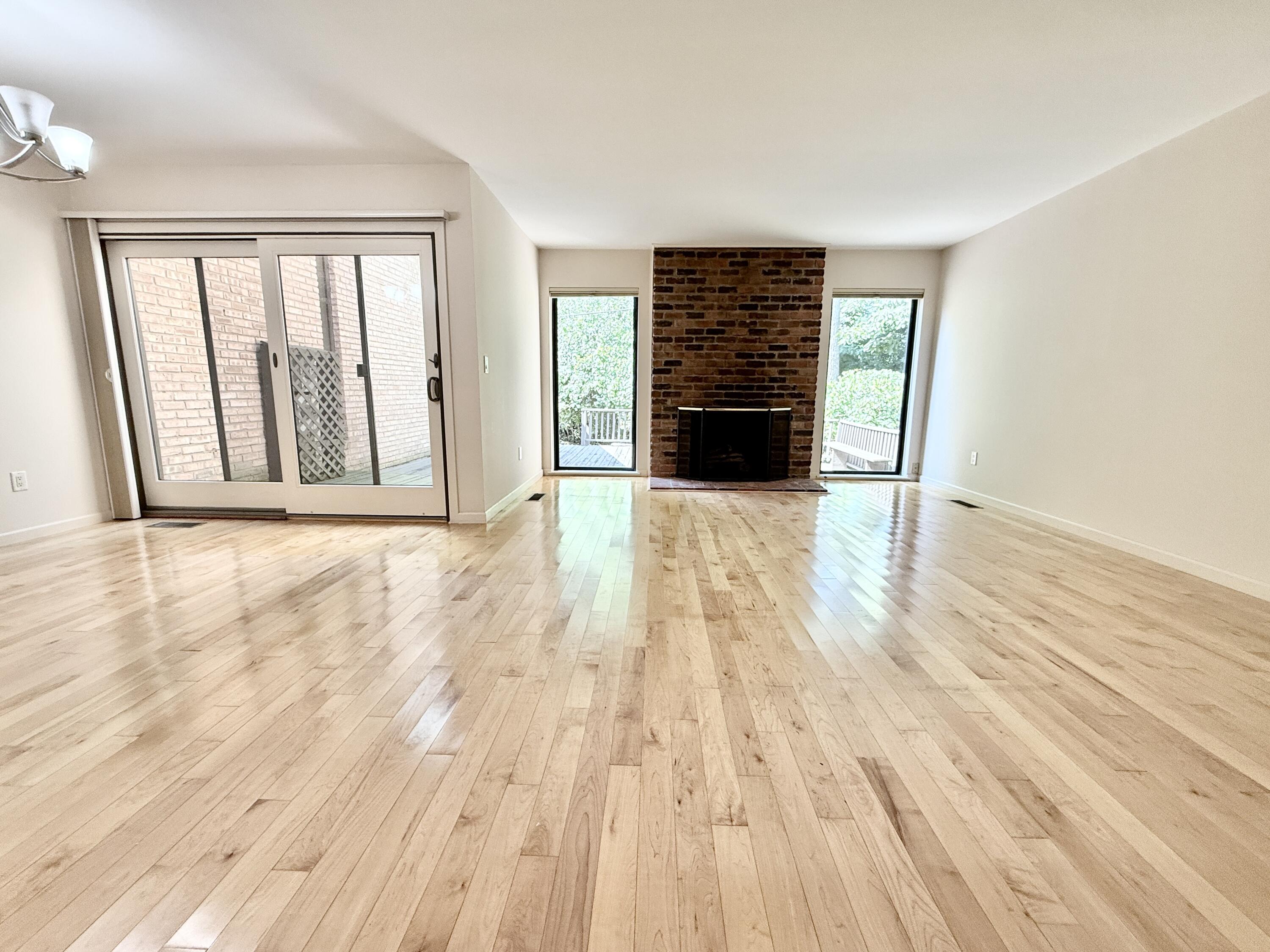 1046 Greenhills Drive Property Photo 16