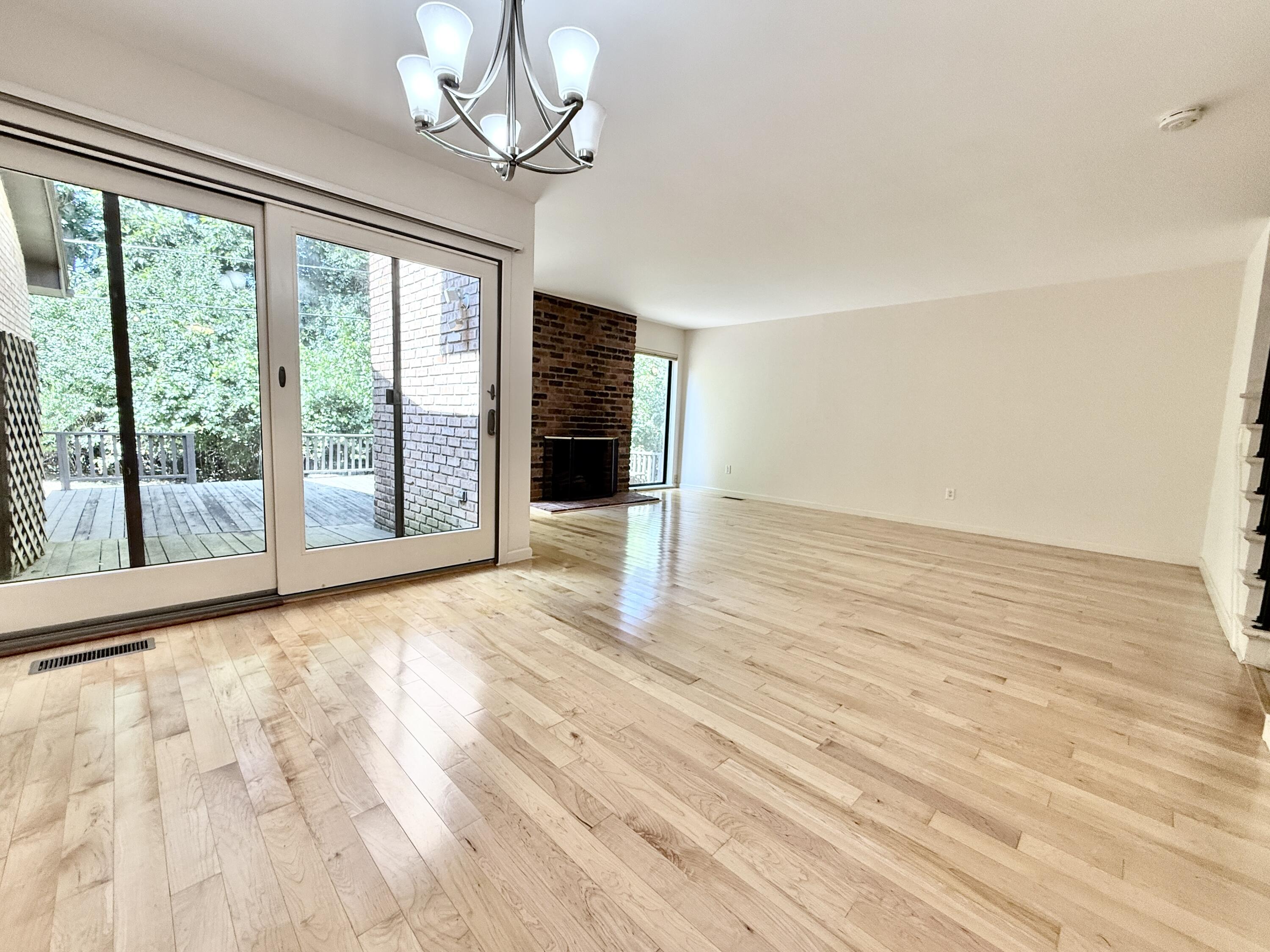 1046 Greenhills Drive Property Photo 17