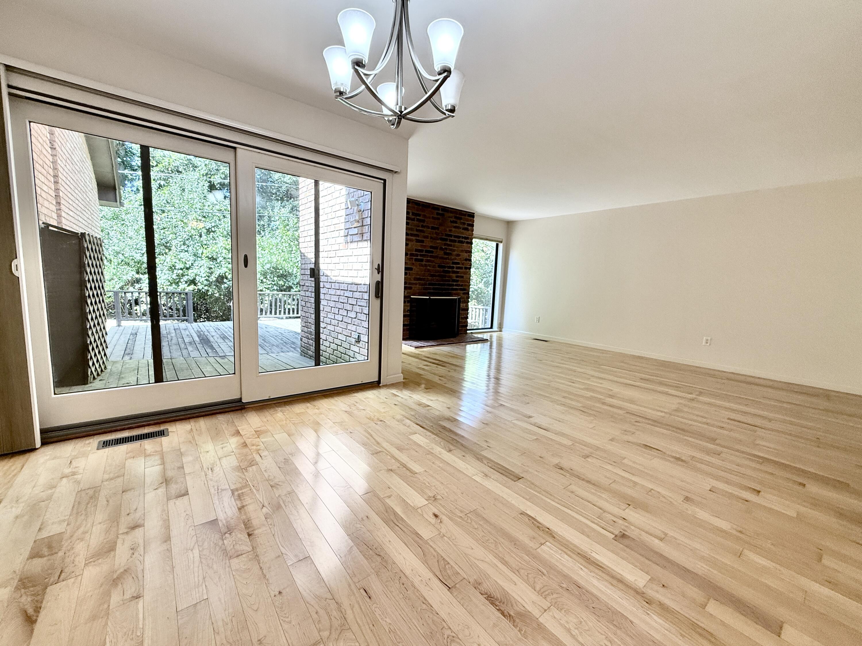 1046 Greenhills Drive Property Photo 18