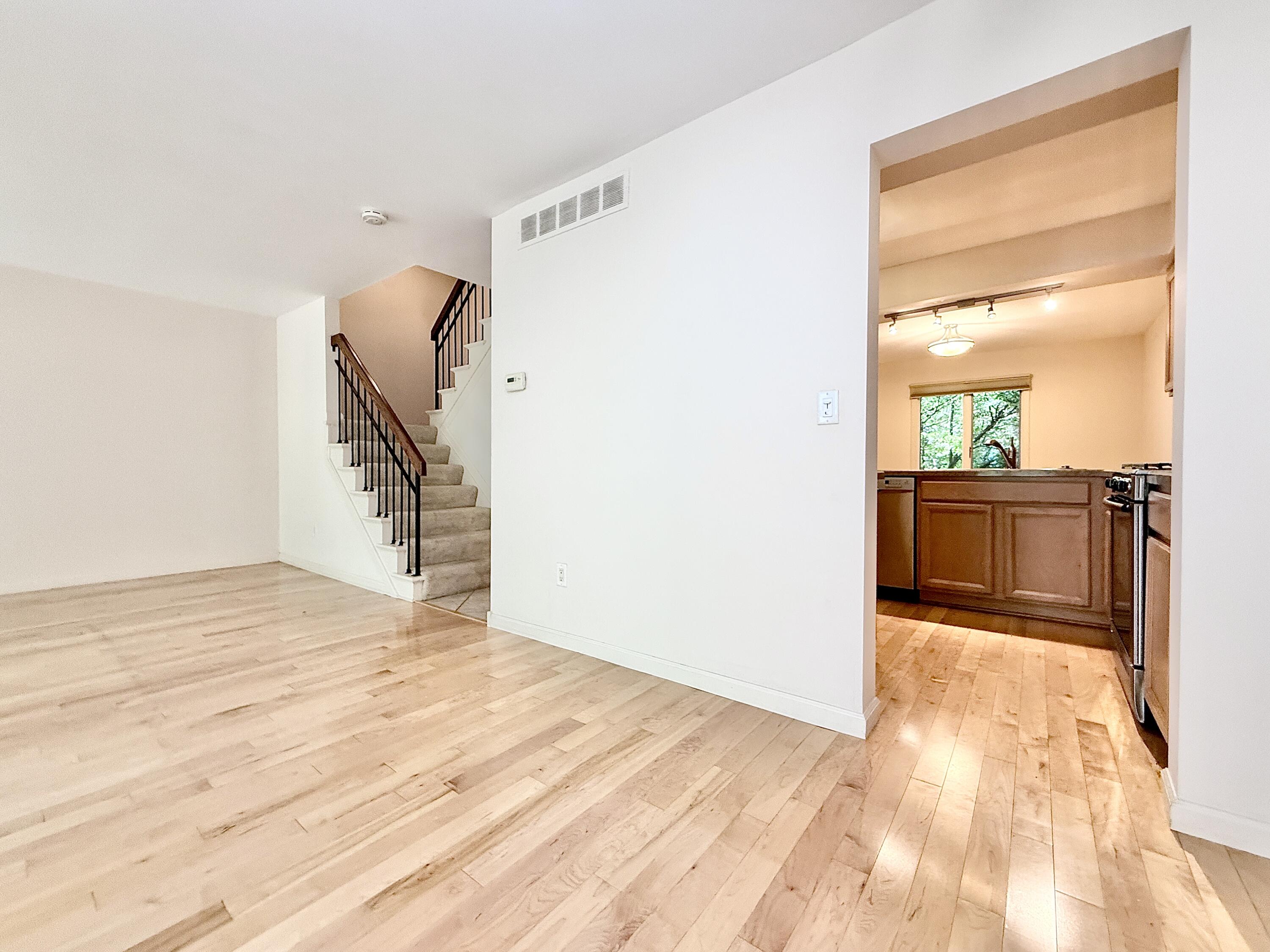 1046 Greenhills Drive Property Photo 19