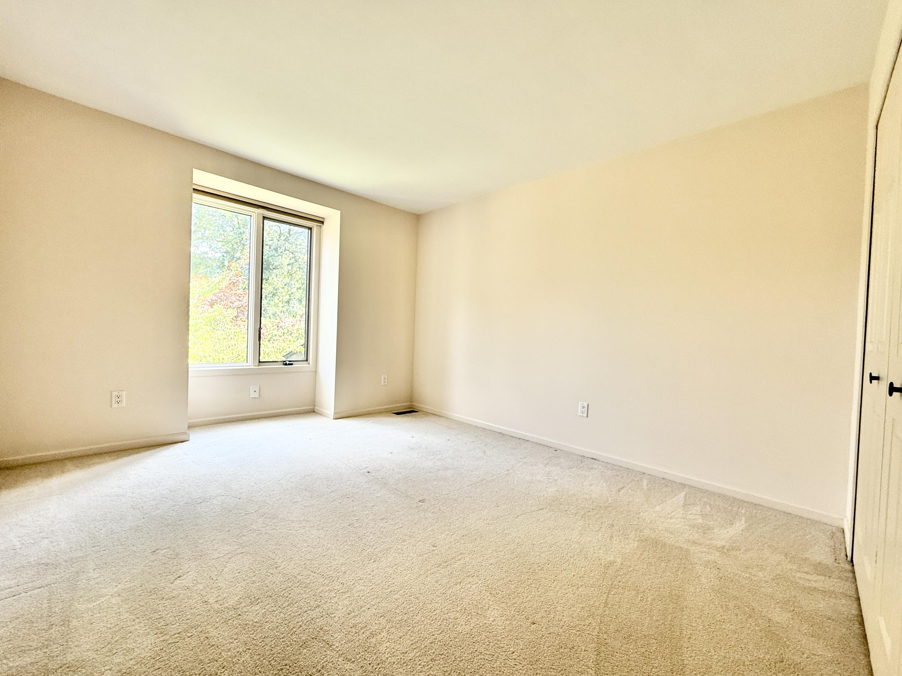1046 Greenhills Drive Property Photo 23