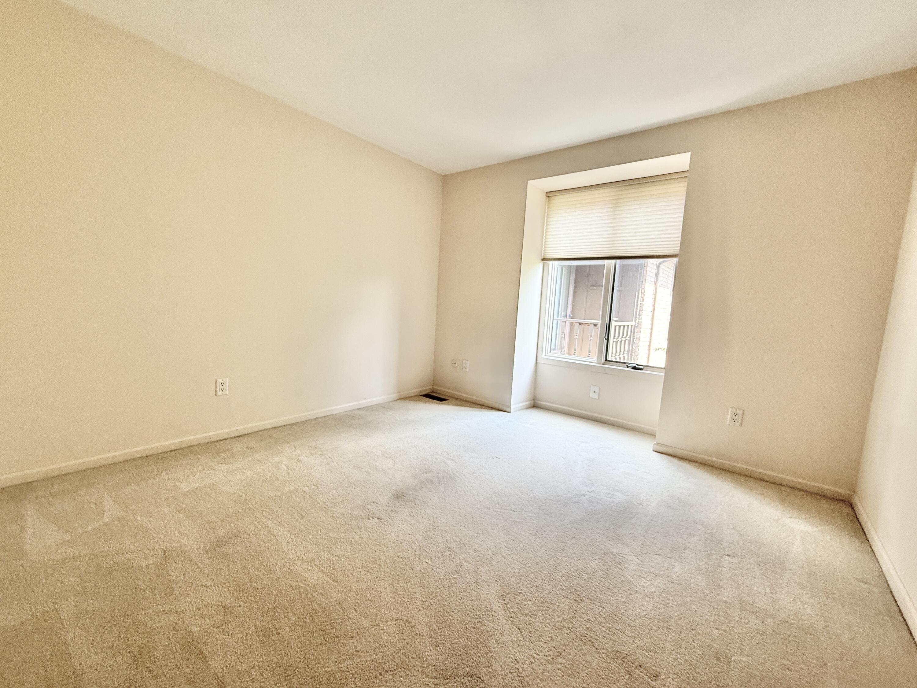 1046 Greenhills Drive Property Photo 24