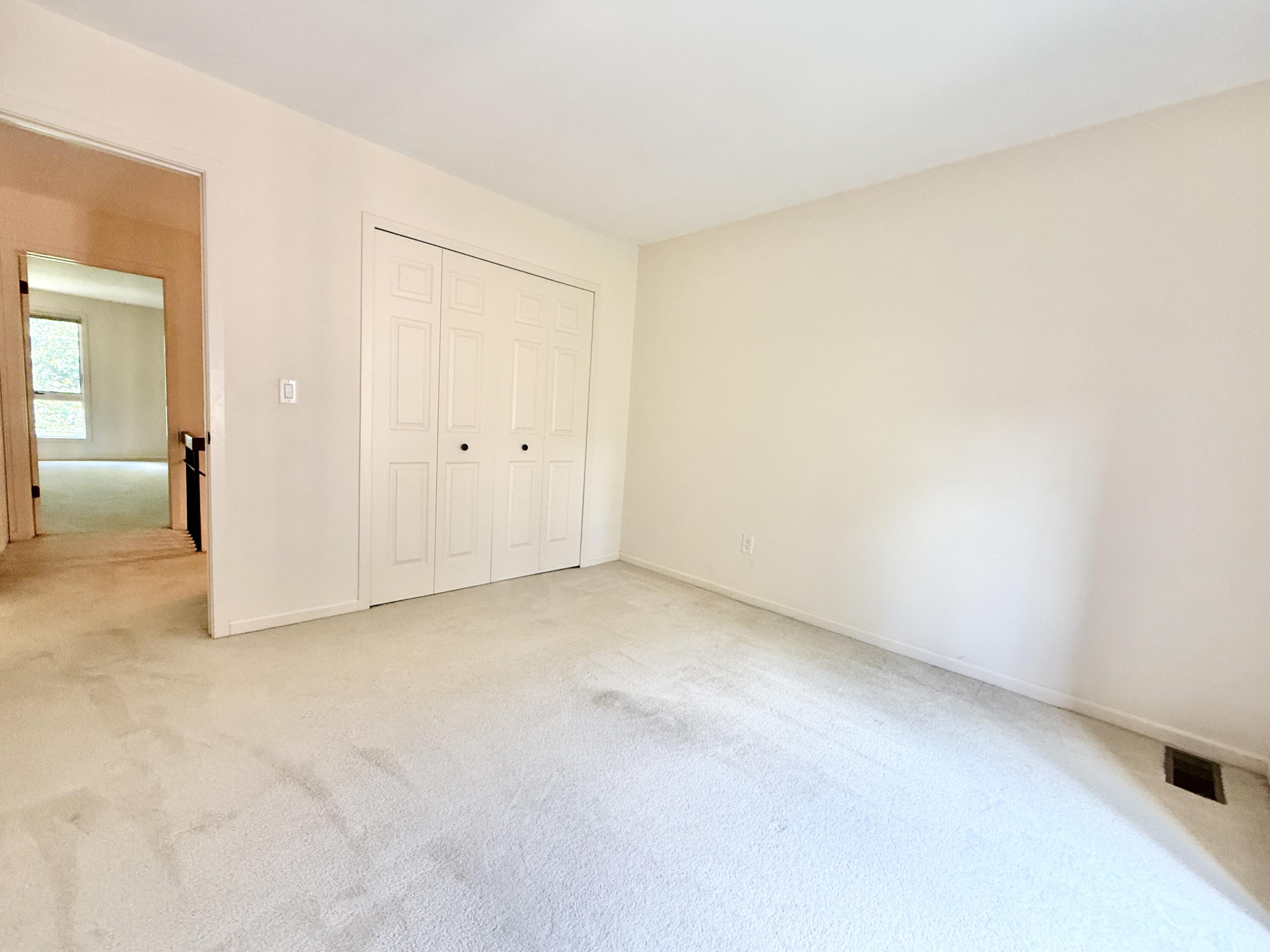 1046 Greenhills Drive Property Photo 25