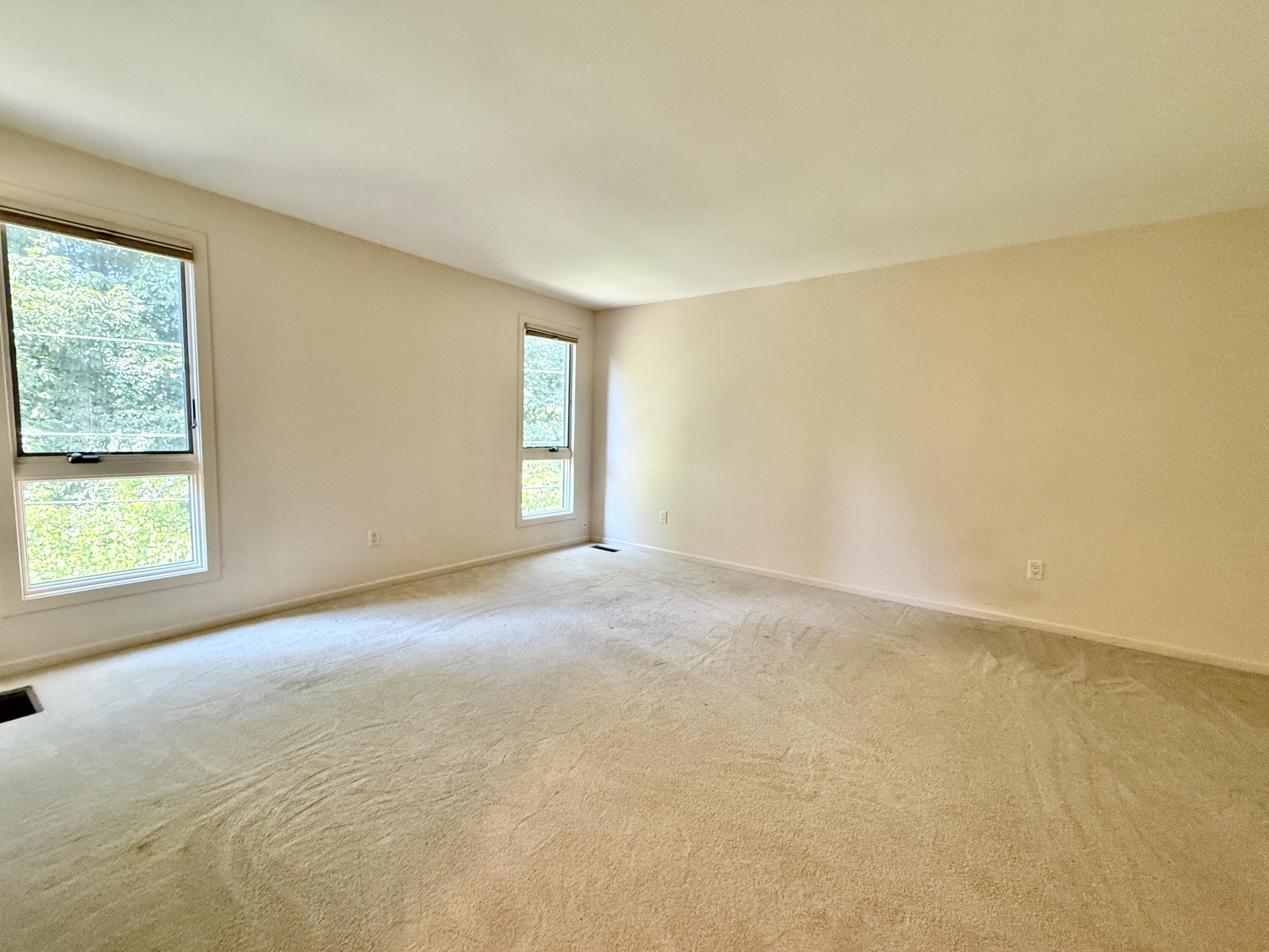1046 Greenhills Drive Property Photo 33
