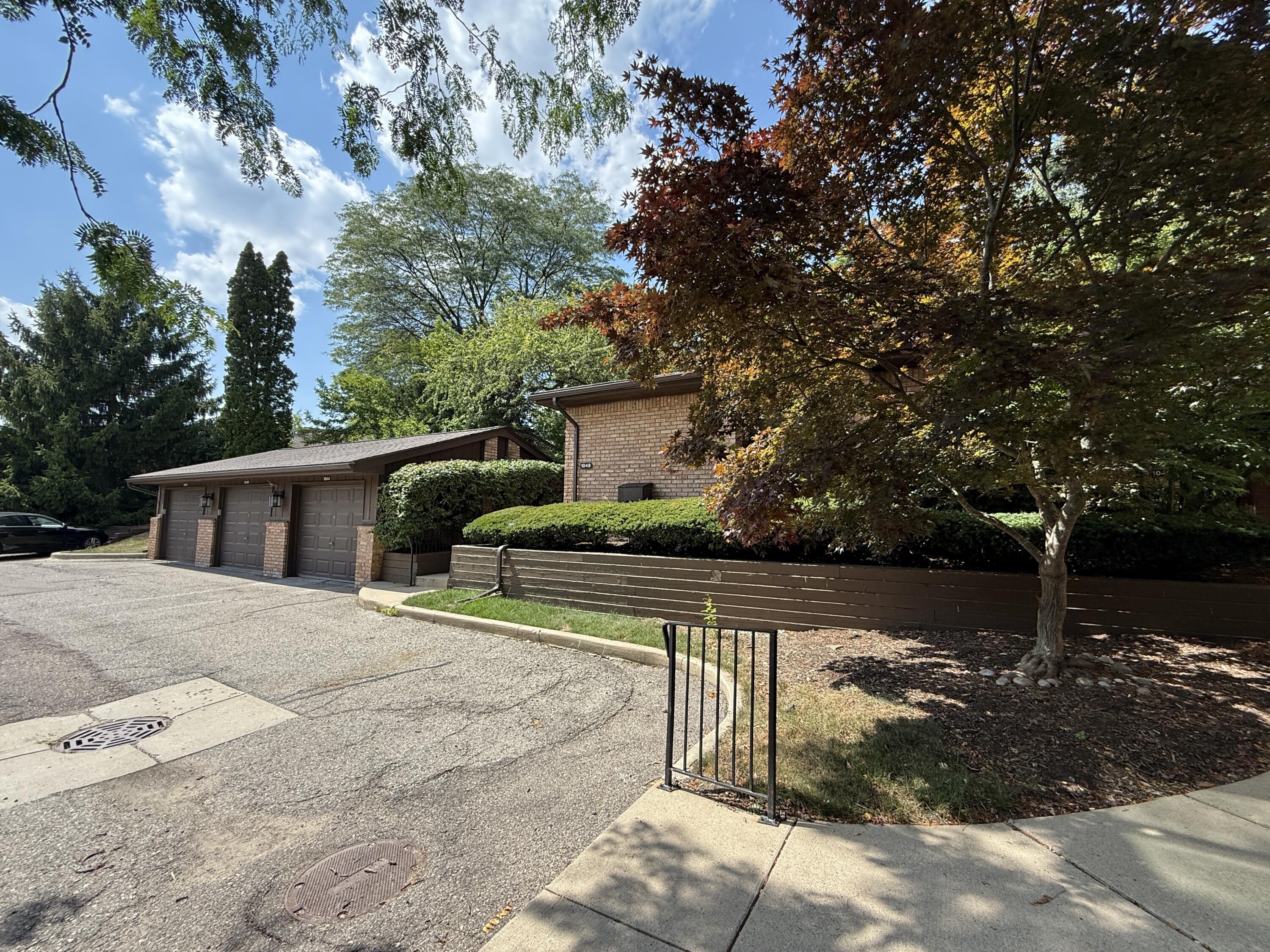 1046 Greenhills Drive Property Photo 42