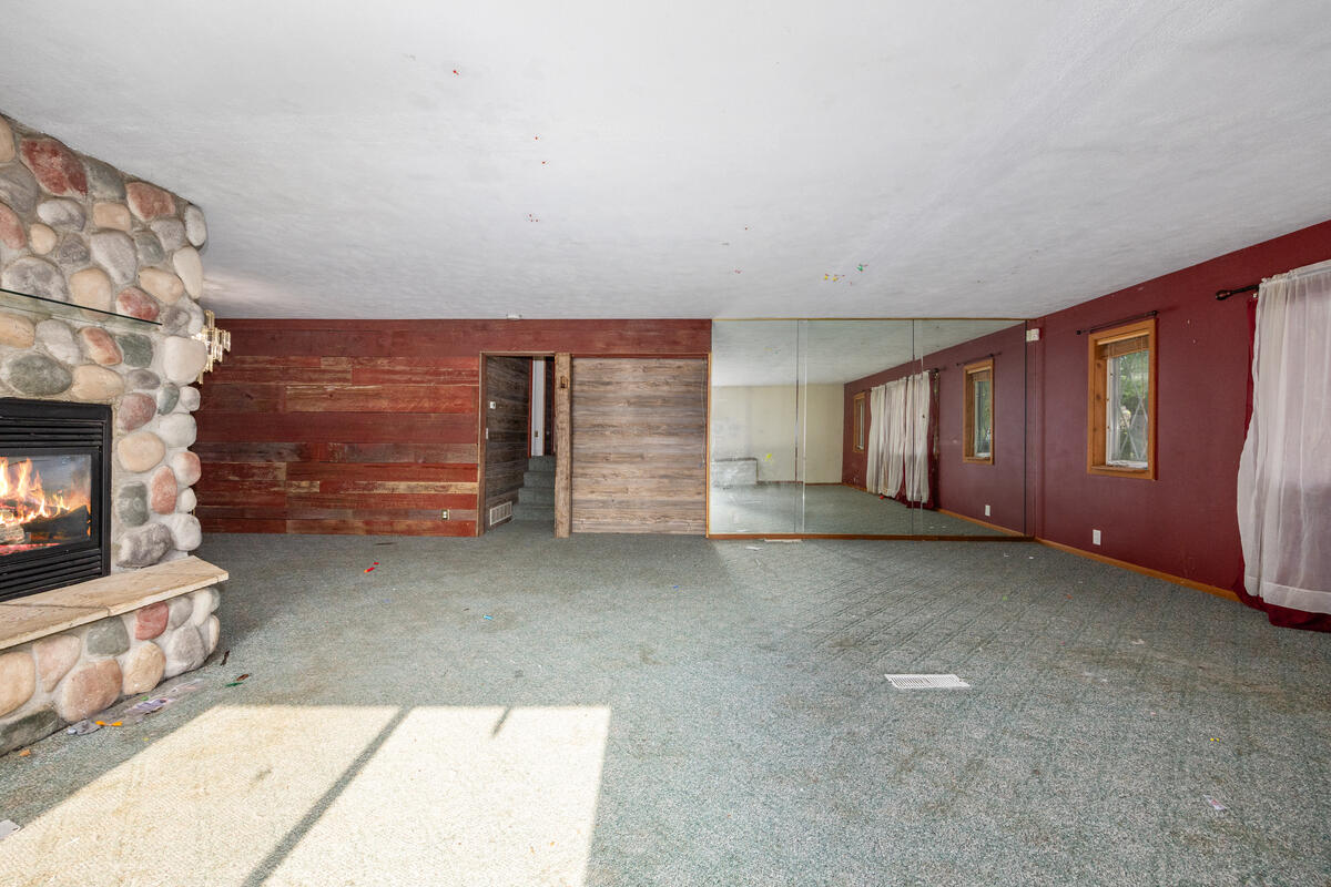 18757 N County Line Road Property Photo 6
