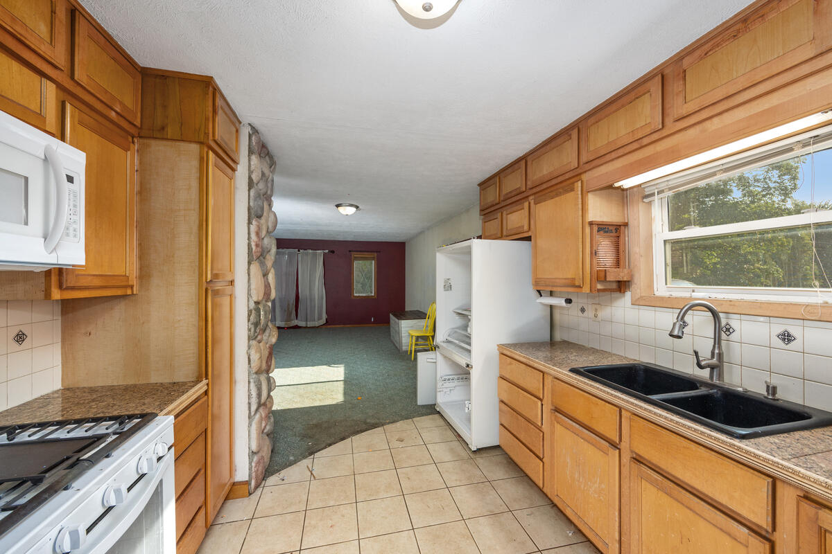 18757 N County Line Road Property Photo 9