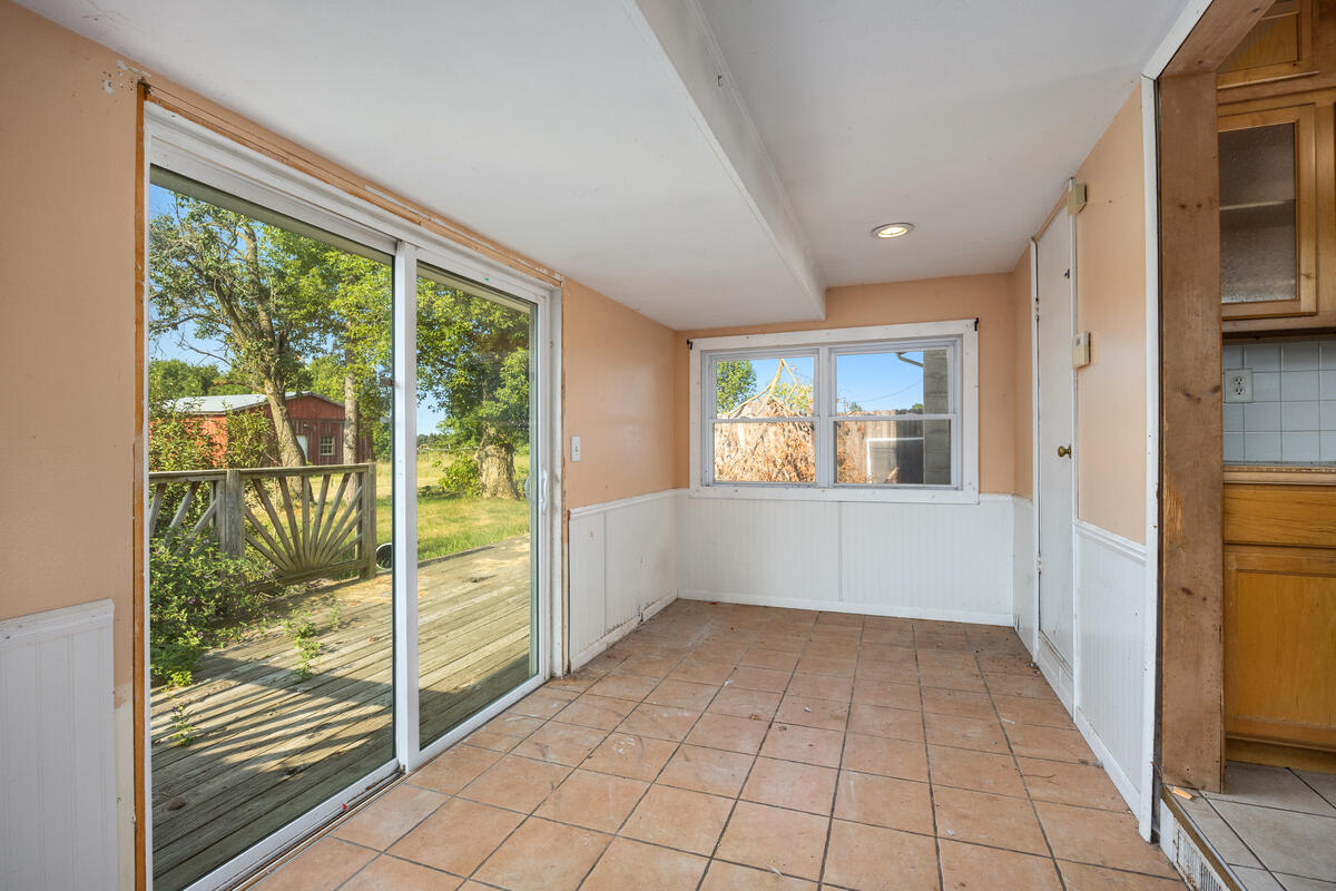 18757 N County Line Road Property Photo 11