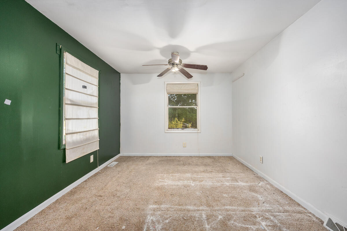 18757 N County Line Road Property Photo 12