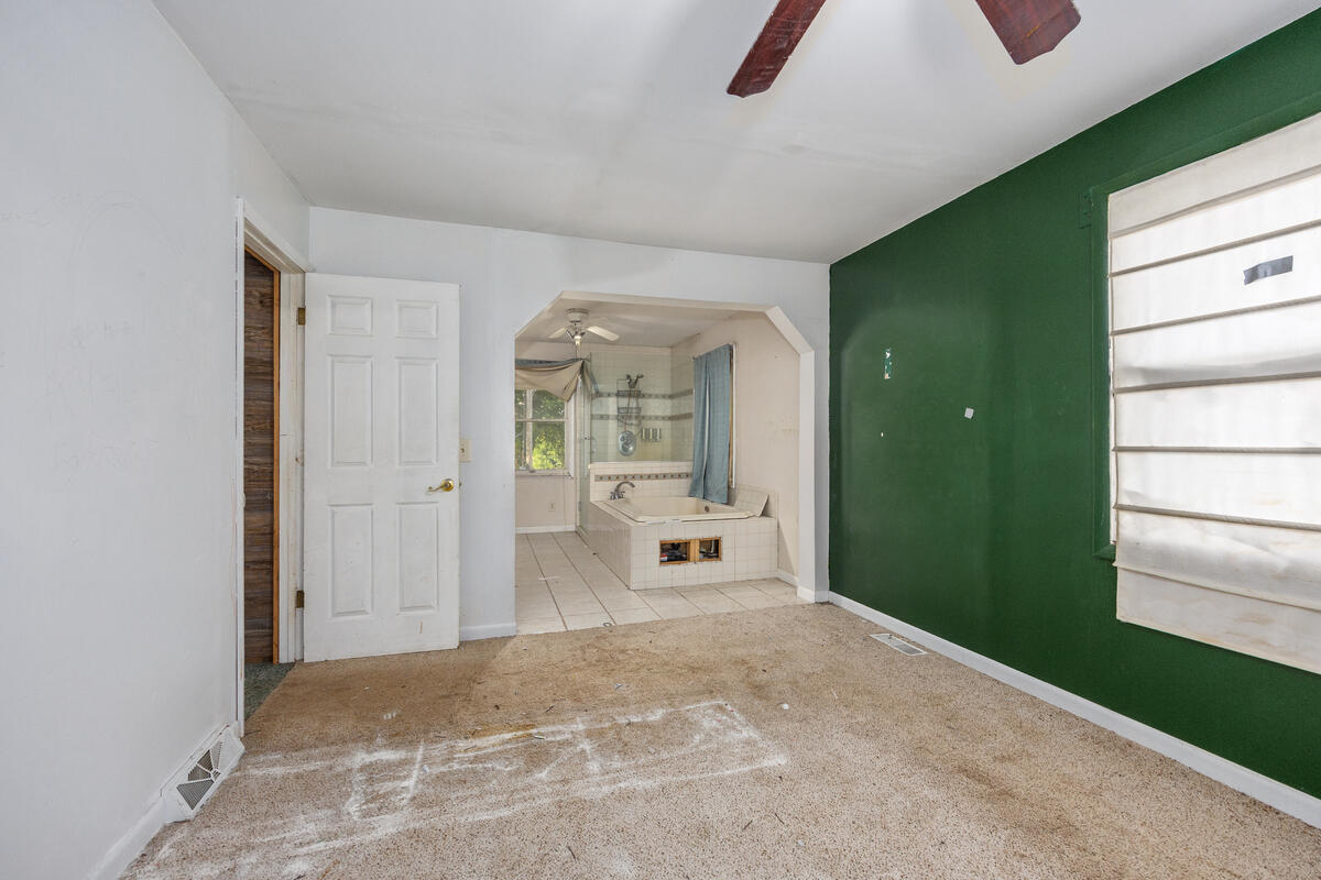 18757 N County Line Road Property Photo 13