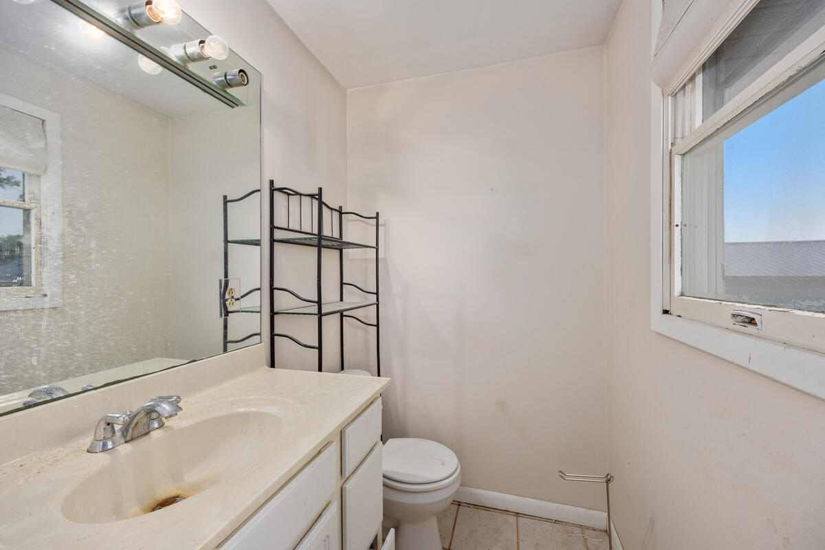 18757 N County Line Road Property Photo 15