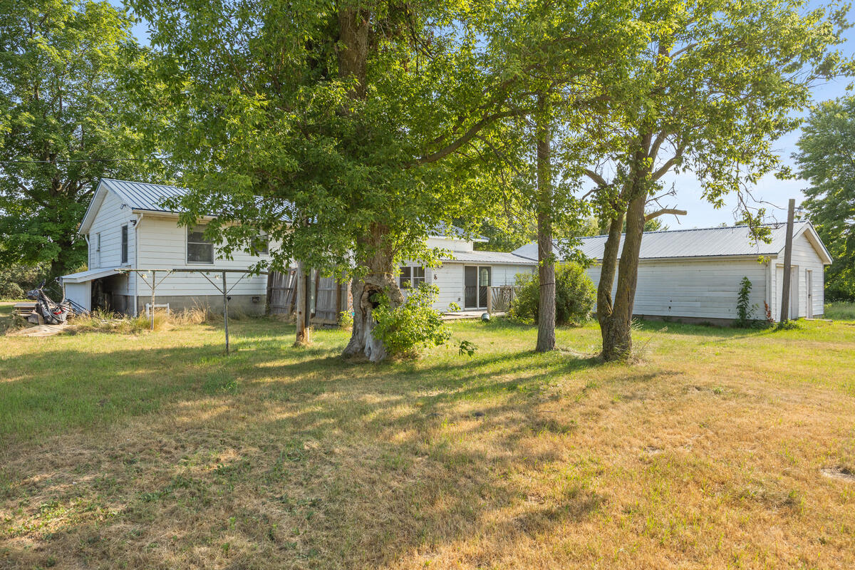 18757 N County Line Road Property Photo 20