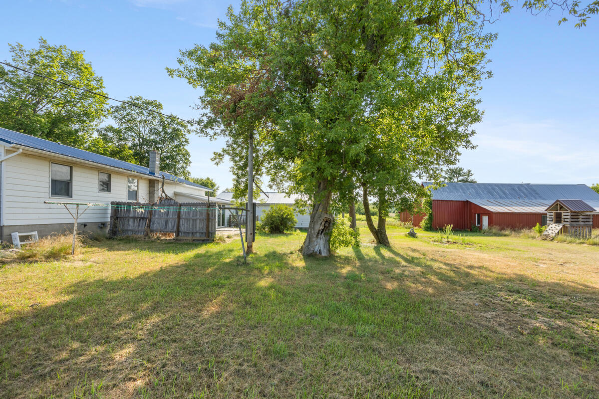 18757 N County Line Road Property Photo 21