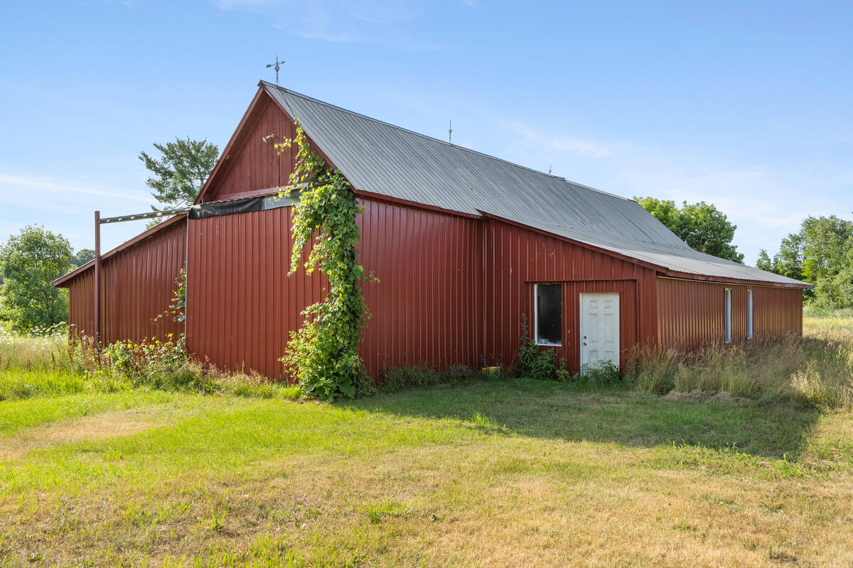 18757 N County Line Road Property Photo 23