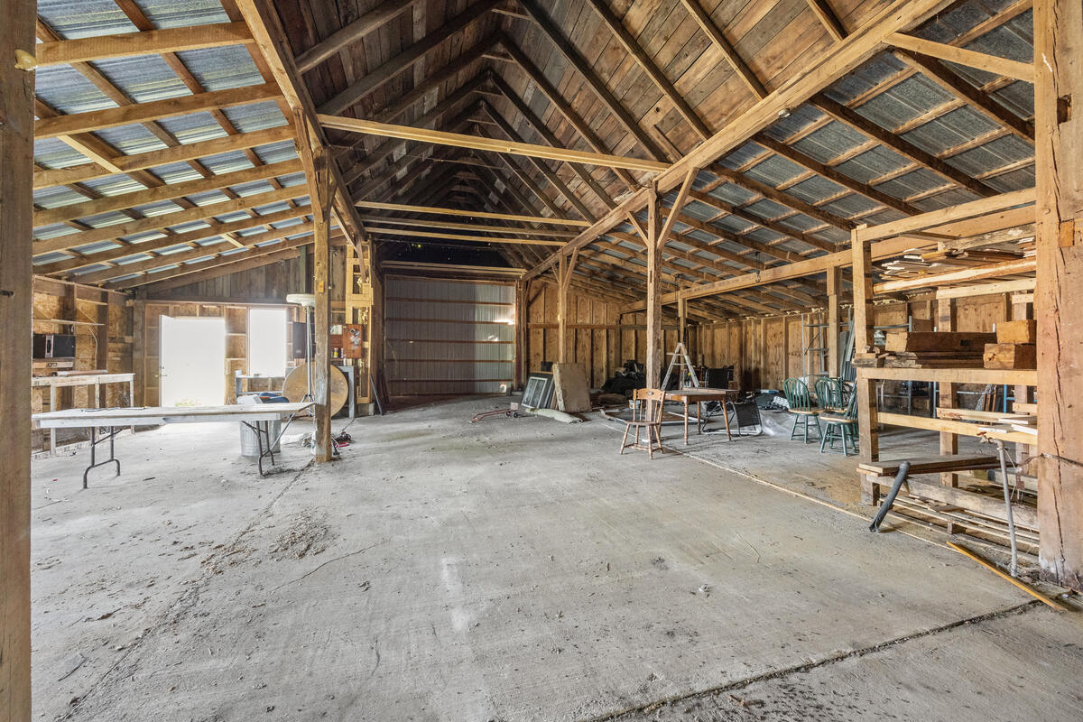 18757 N County Line Road Property Photo 24