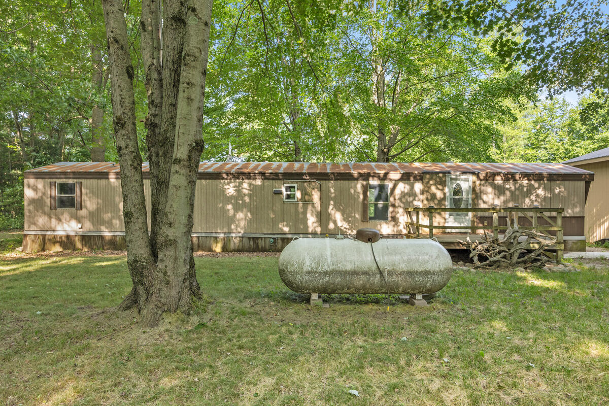 18757 N County Line Road Property Photo 25