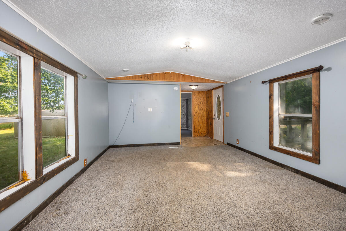 18757 N County Line Road Property Photo 26