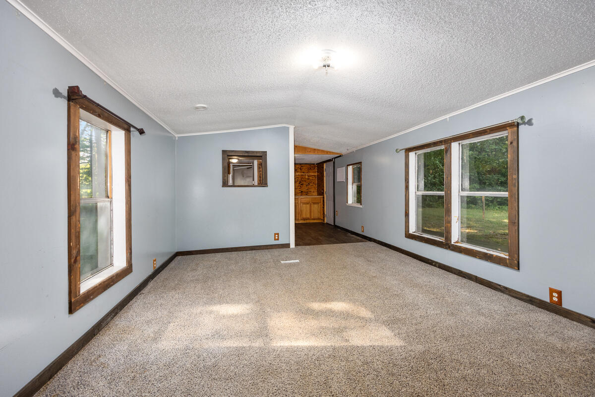 18757 N County Line Road Property Photo 27