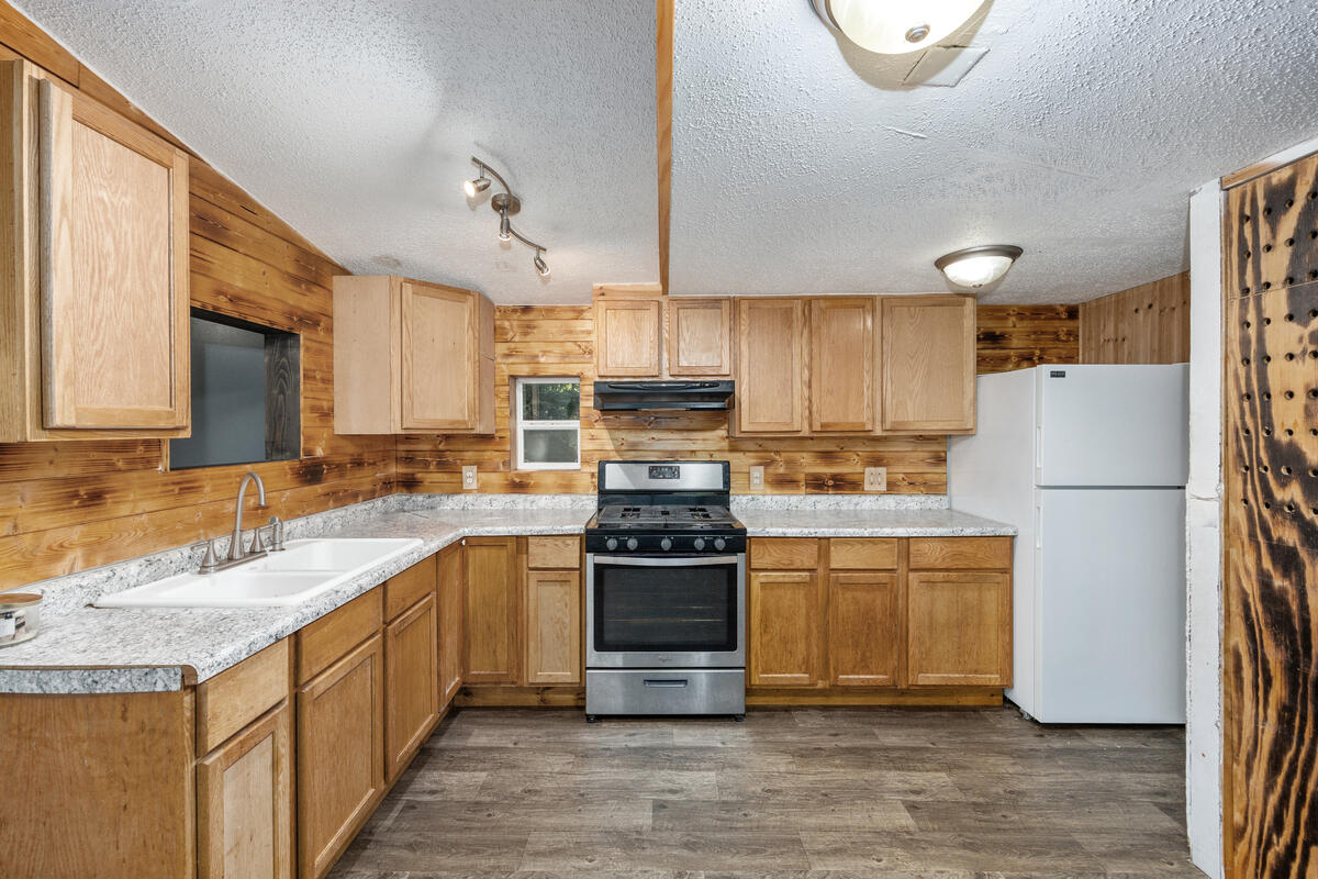 18757 N County Line Road Property Photo 28