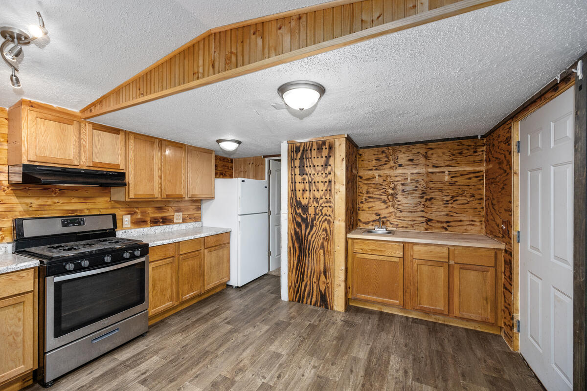 18757 N County Line Road Property Photo 29