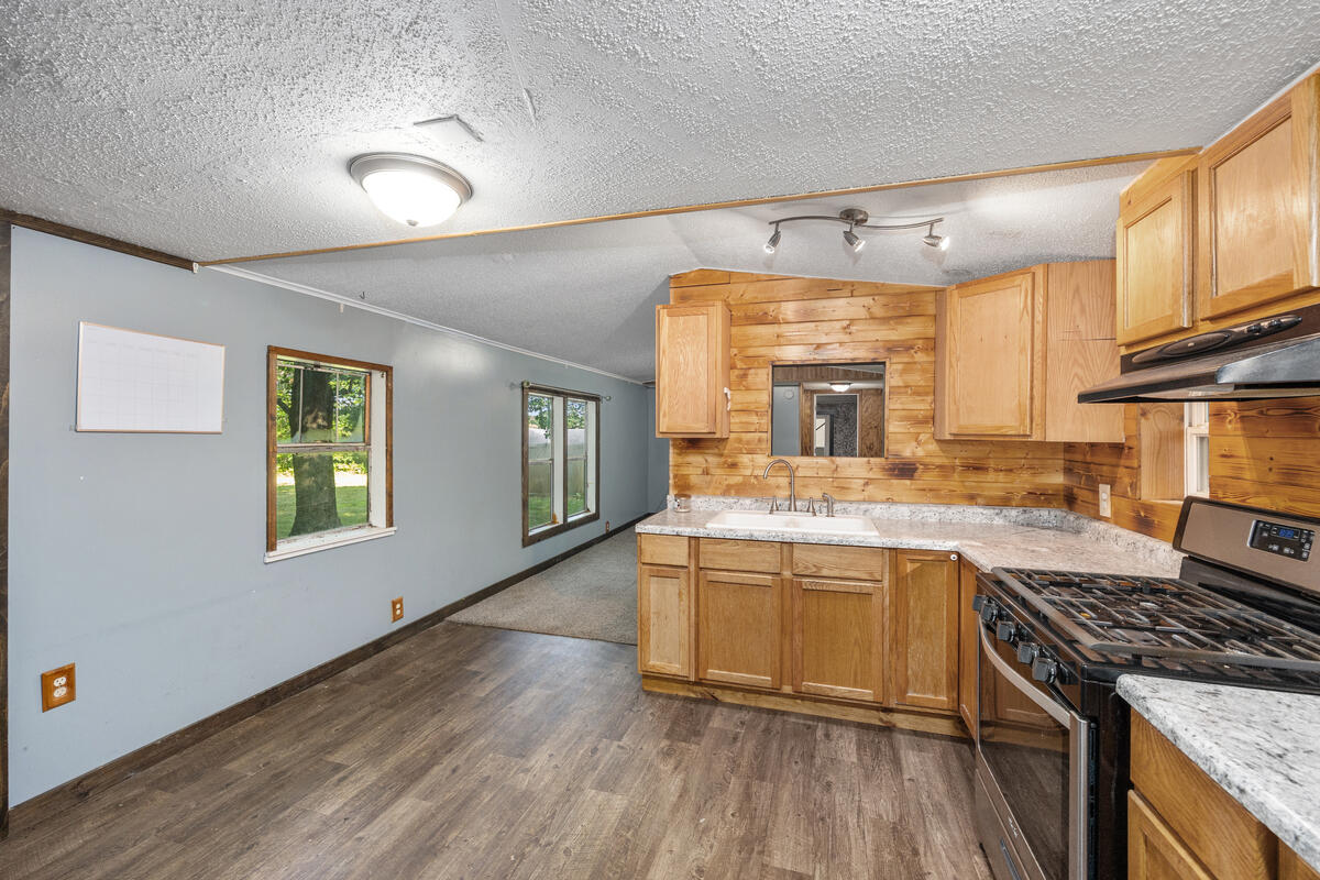 18757 N County Line Road Property Photo 30