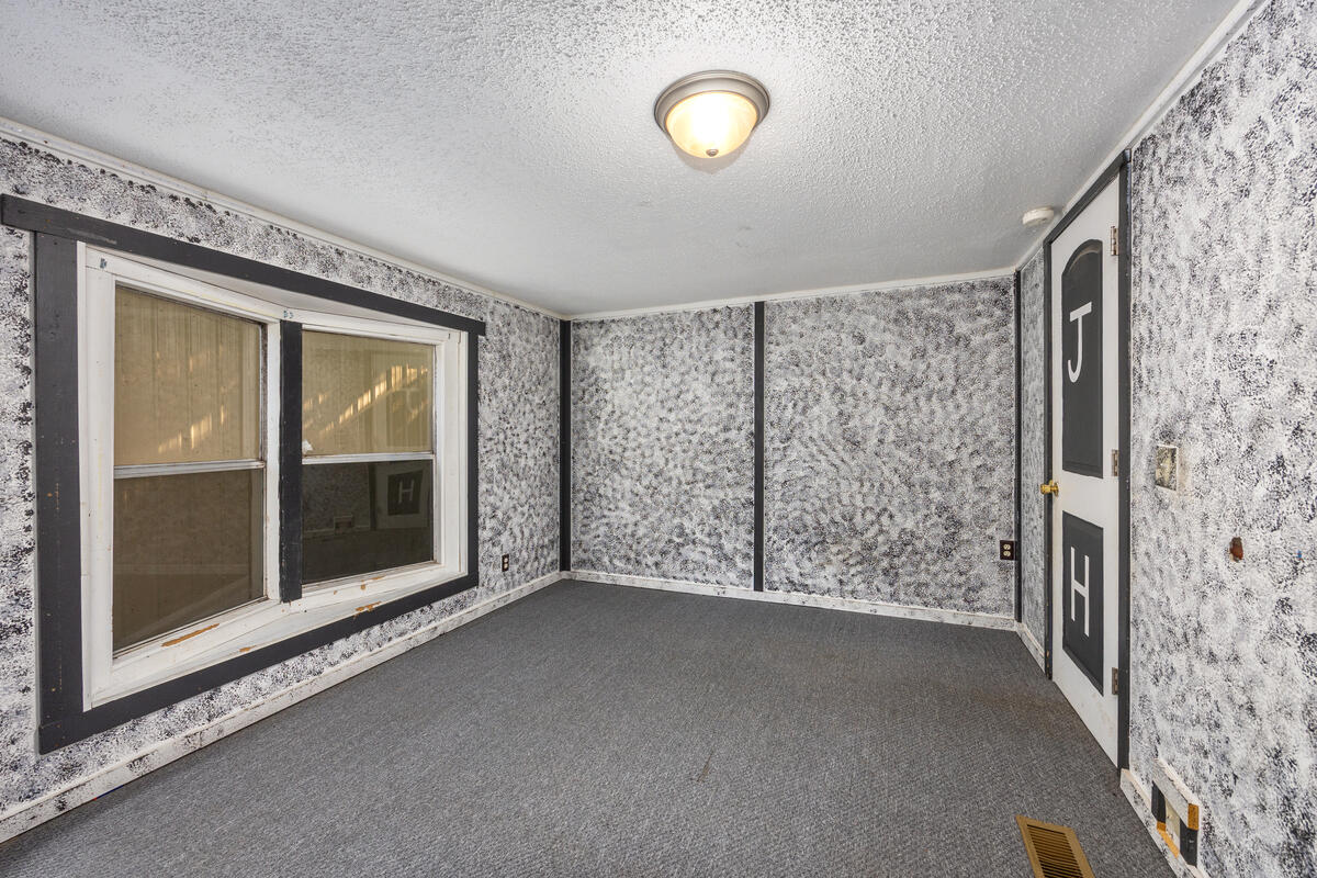 18757 N County Line Road Property Photo 35
