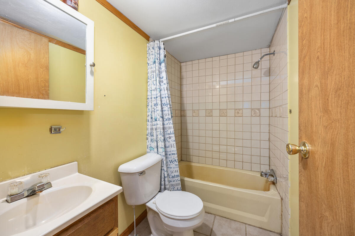 18757 N County Line Road Property Photo 36