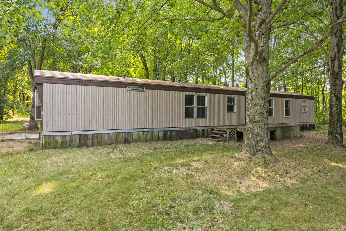 18757 N County Line Road Property Photo 38