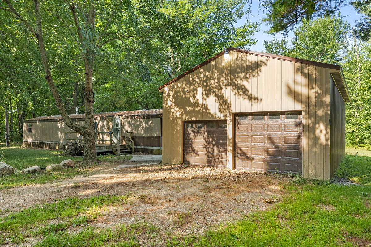 18757 N County Line Road Property Photo 39