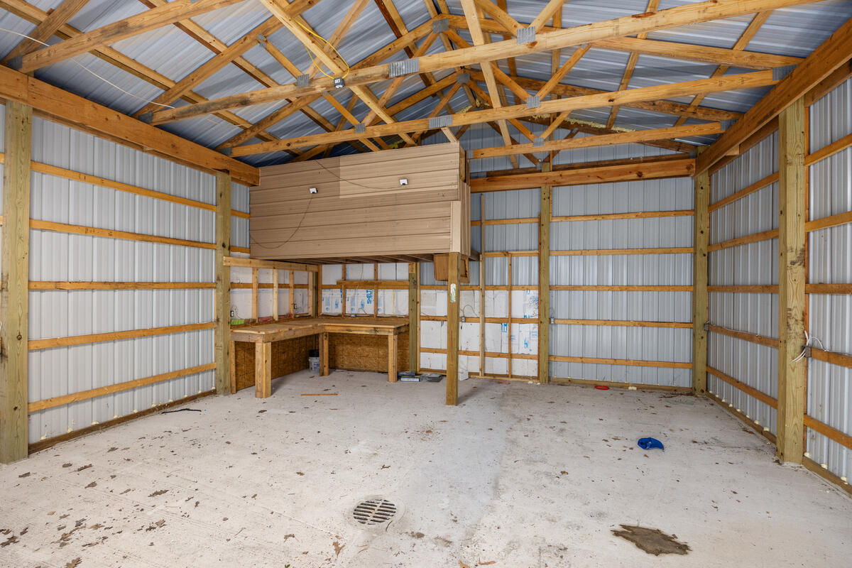 18757 N County Line Road Property Photo 40