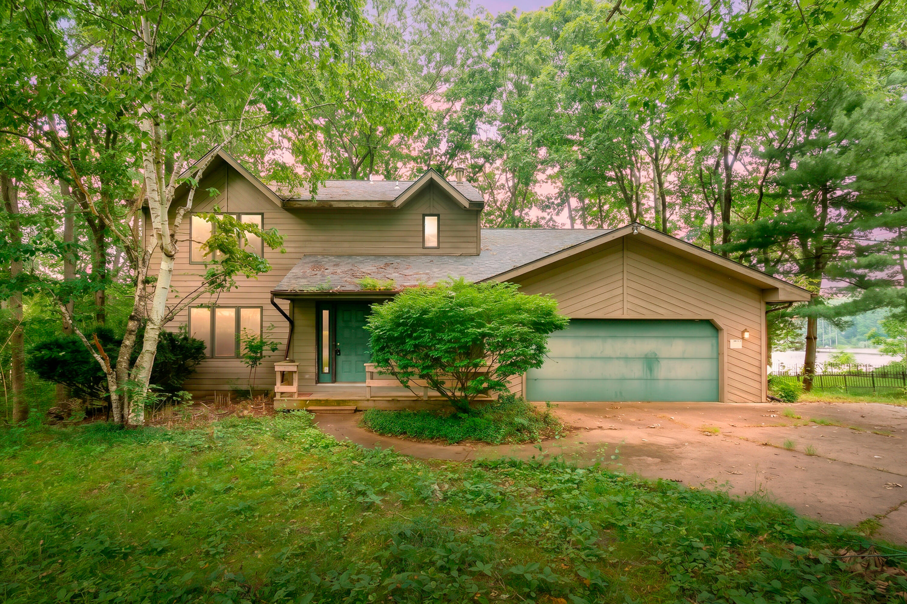 9856 Oak Forest Circle Property Photo 1