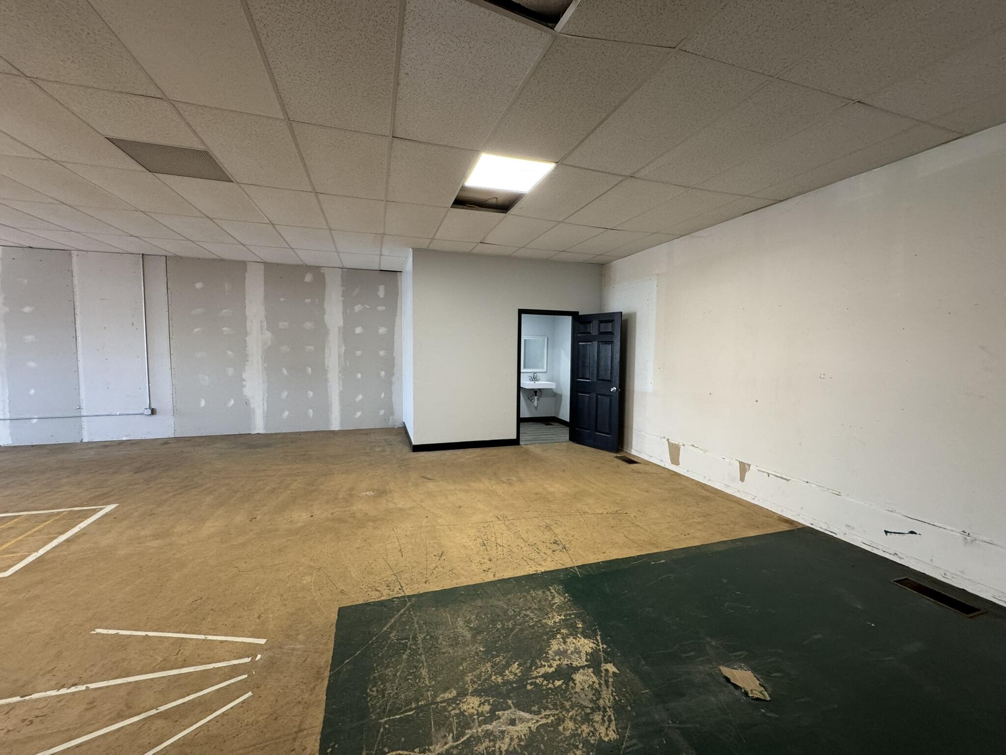 2504 S Sprinkle Road Ste B Property Photo 6