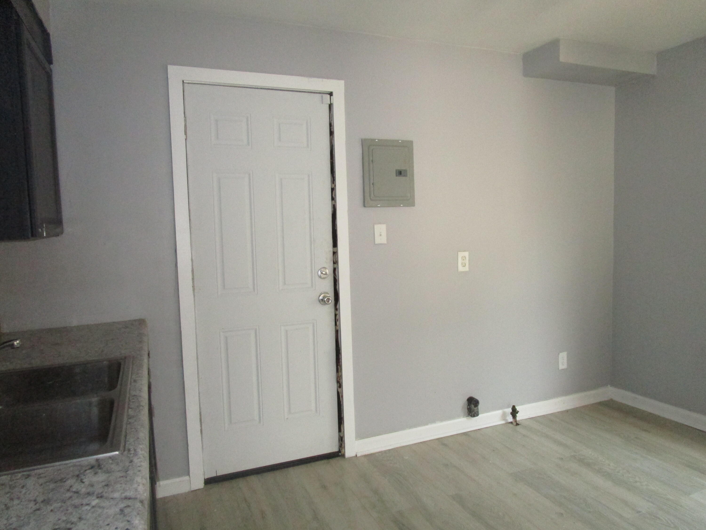 11715 Stahelin Avenue Property Photo 7