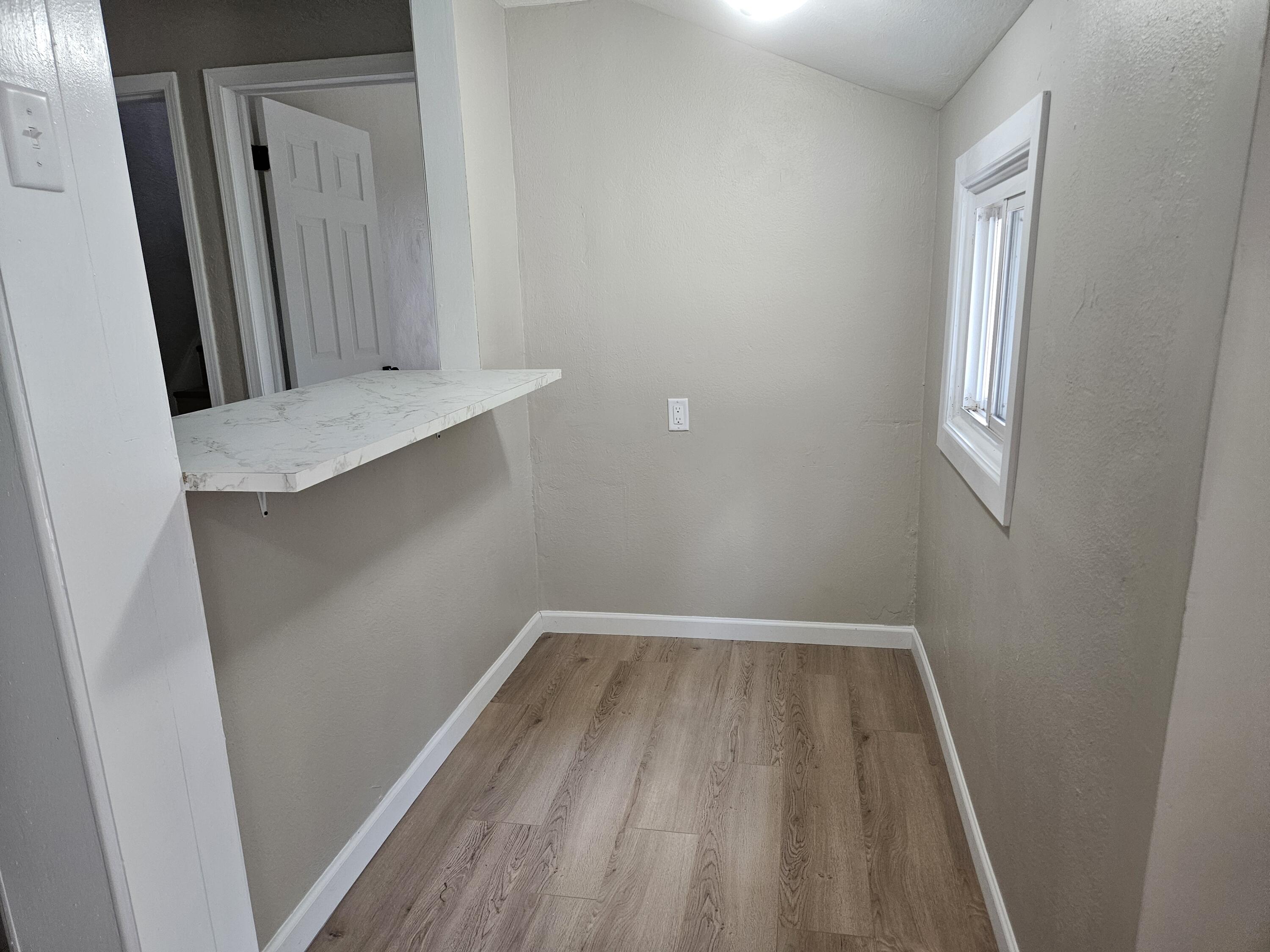 709 N Locust Street Property Photo 5